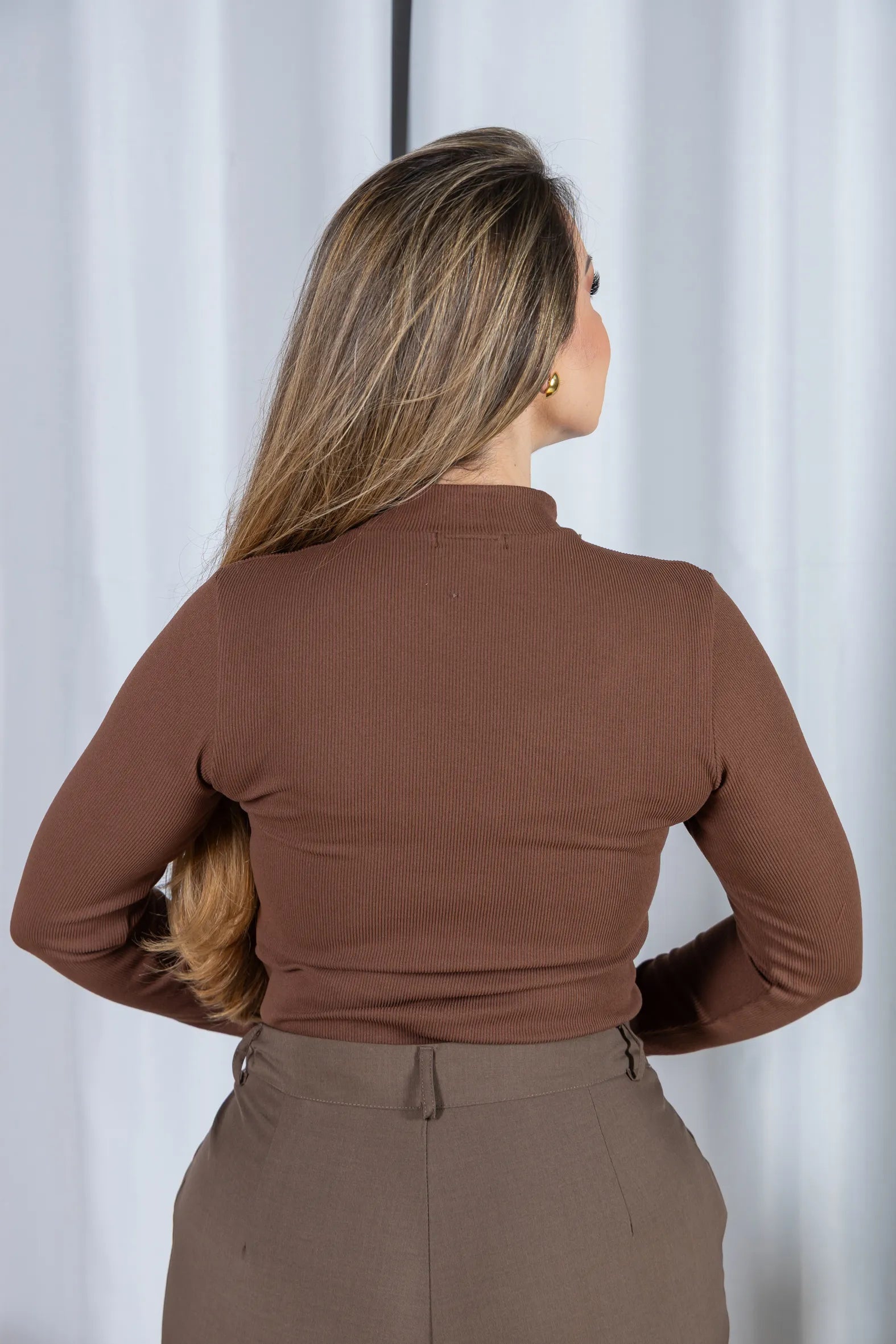 Blusa Manga Longa Malha Canelada Anastácia Marrom