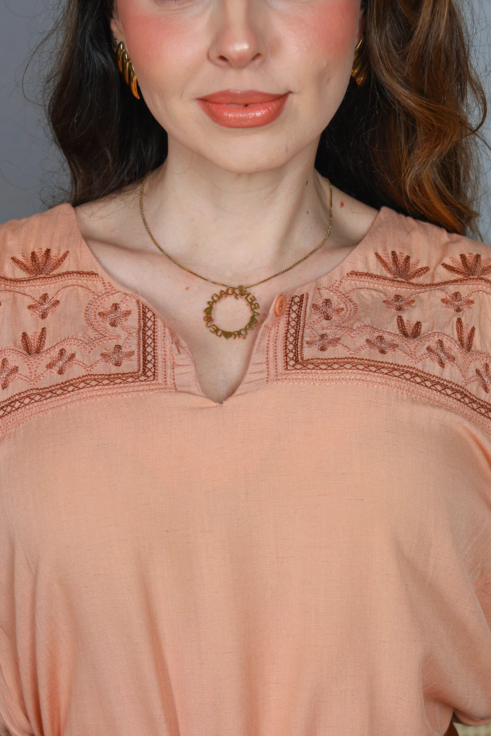 Blusa Manga Curta Visco Linho Decote em "V" Detalhe Bordado Patricia Rosa