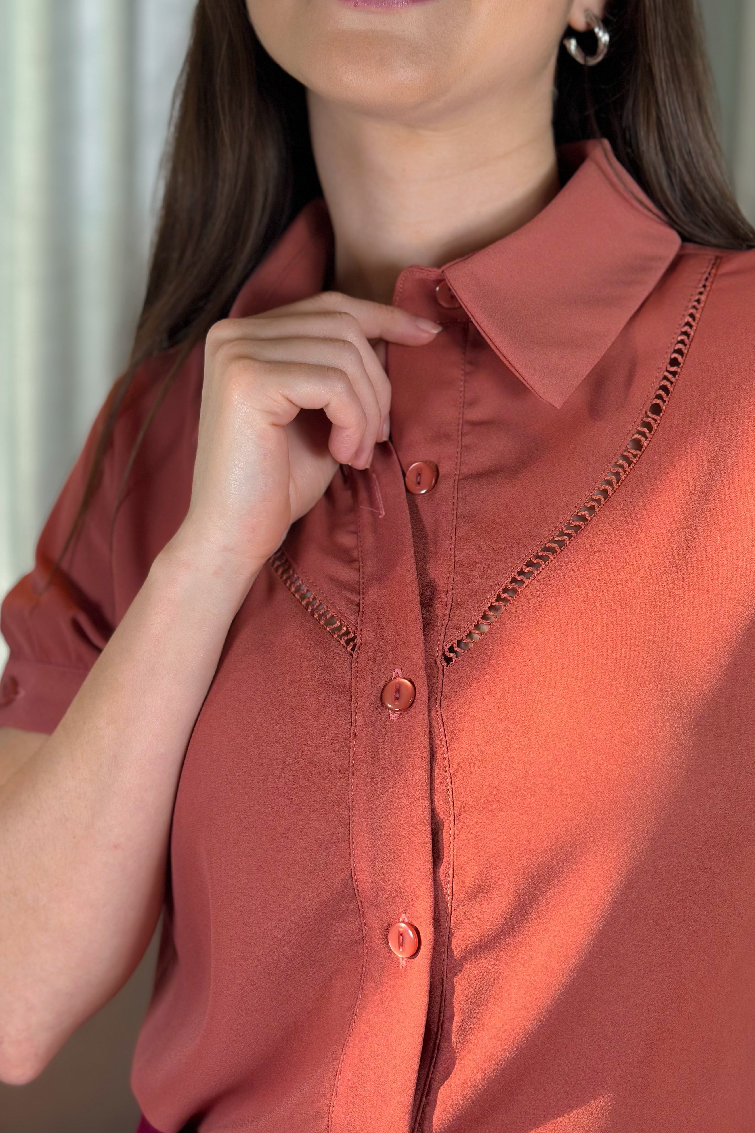 Camisa Em Crepe Detalhe Frente Suzana Terracota