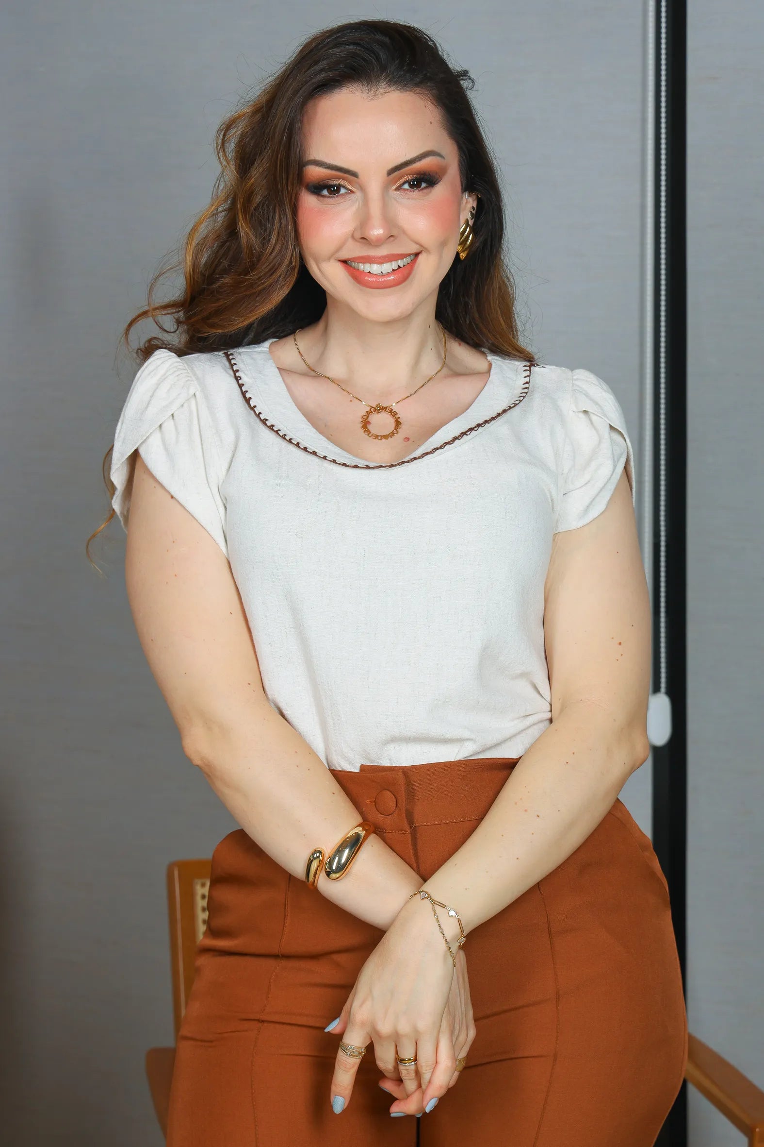 Blusa Manga Curta Transpassada Visco Linho Detalhe Colo Fabiana Creme