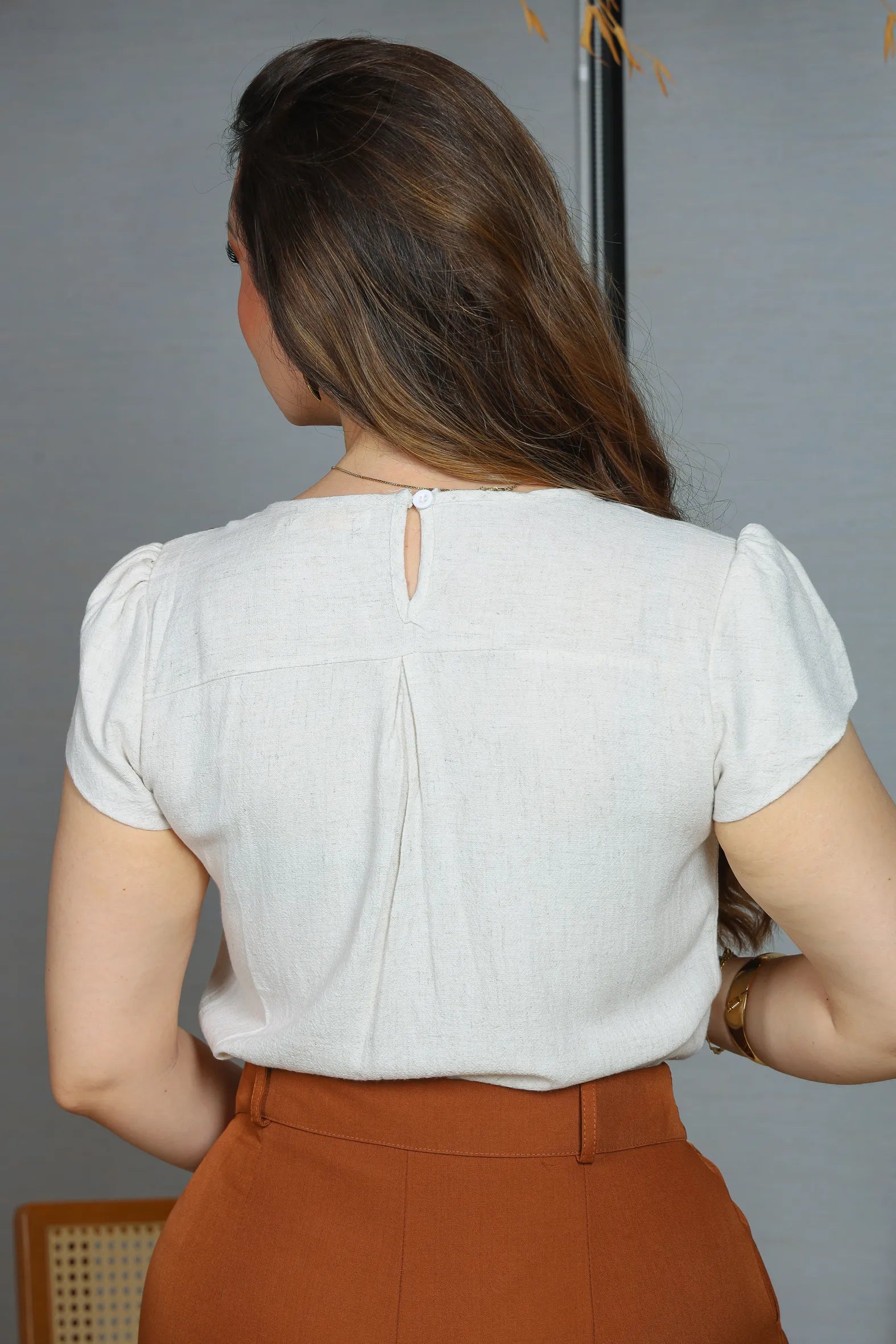 Blusa Manga Curta Transpassada Visco Linho Detalhe Colo Fabiana Creme