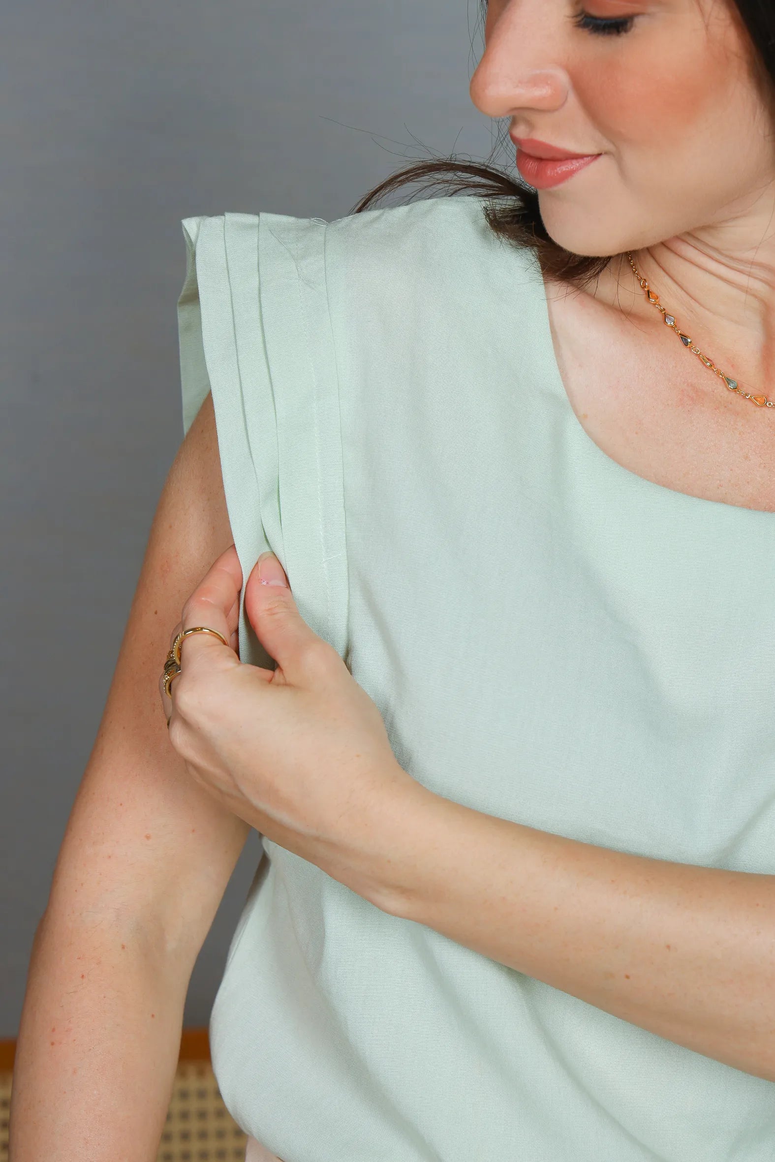 Blusa Regata Muscle Tee em Cotton Mix Detalhe Cava Dobrada Diana Verde