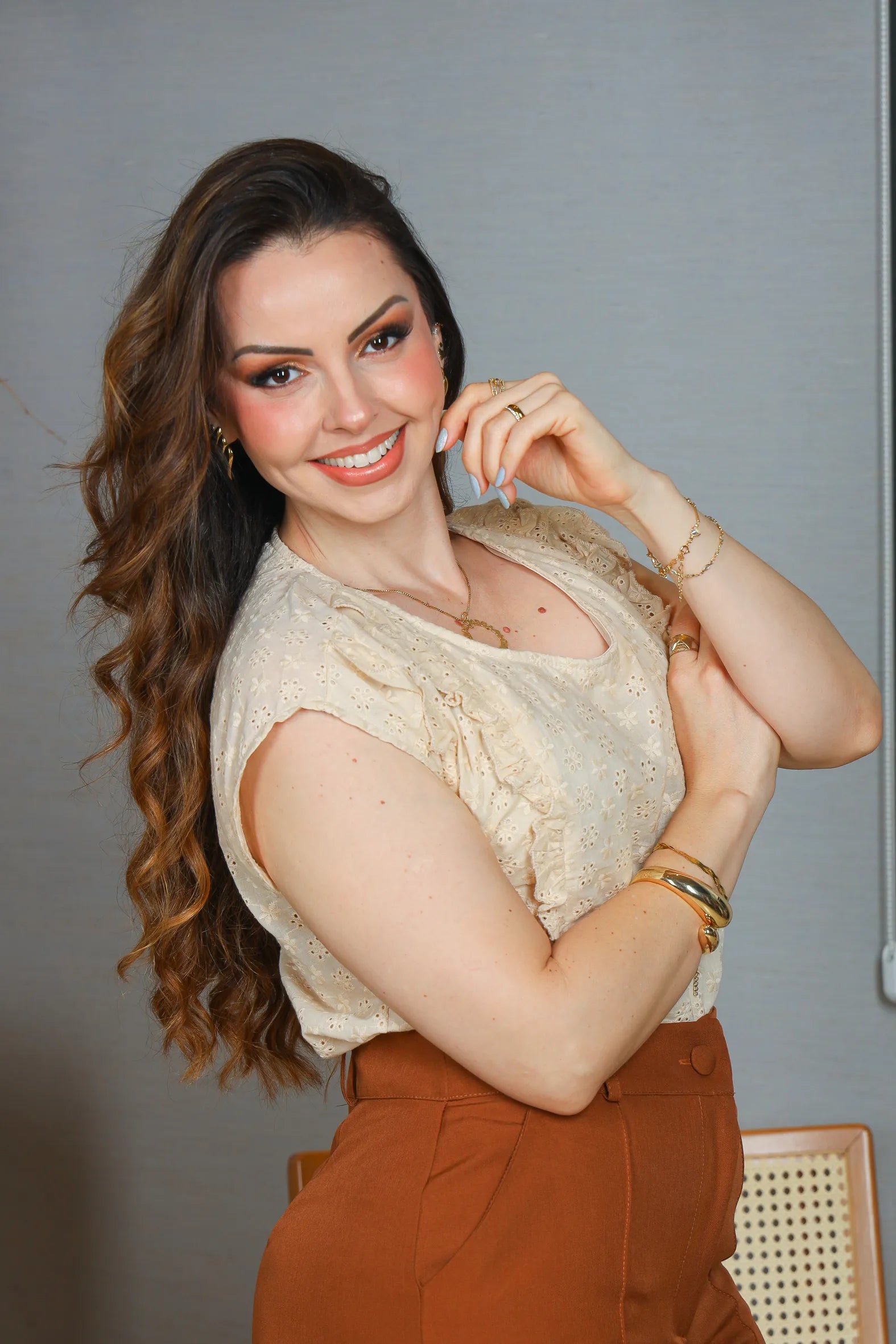 Blusa Manga Curta em Cotton Laise Detalhes Babados Marta Creme