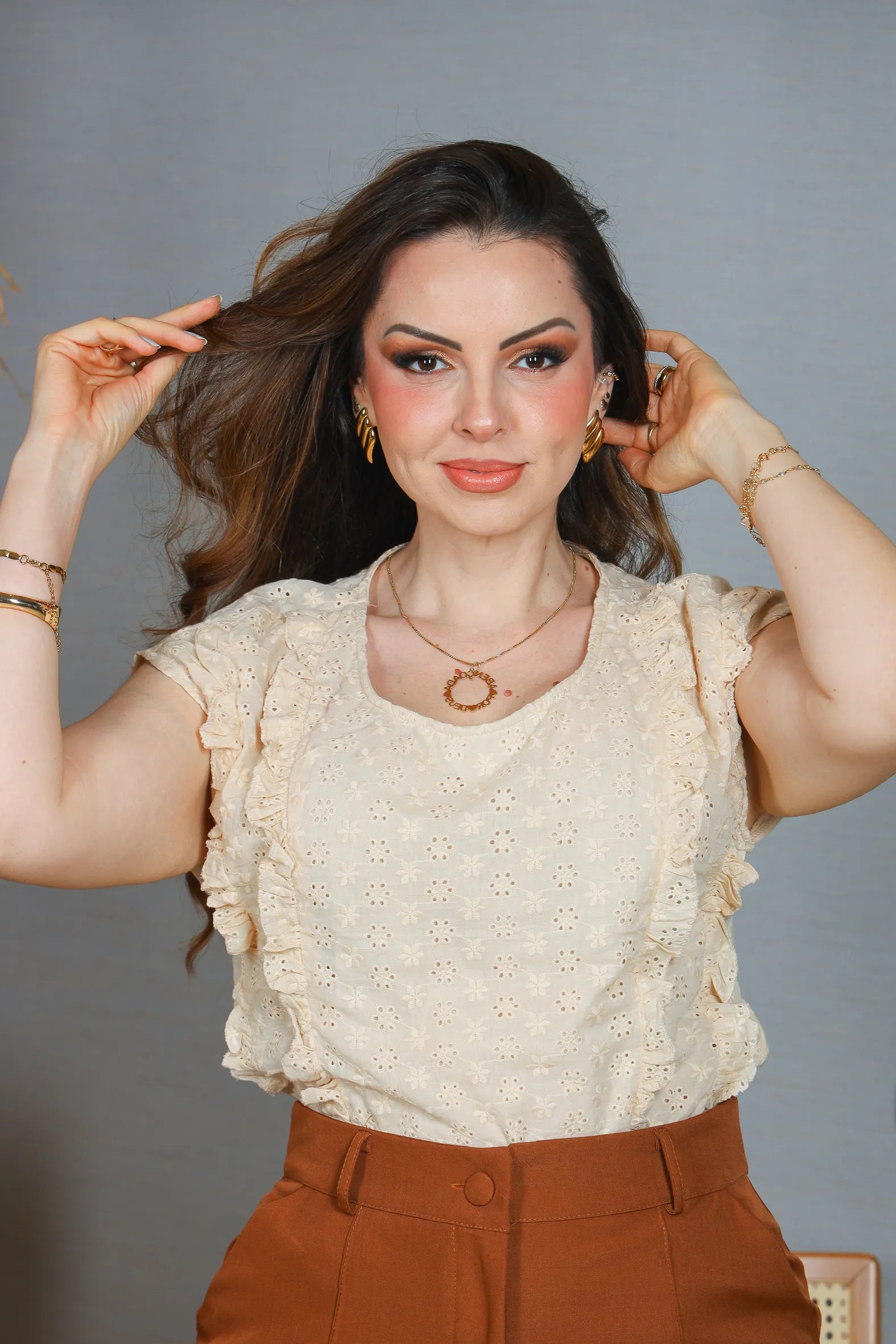 Blusa Manga Curta em Cotton Laise Detalhes Babados Marta Creme