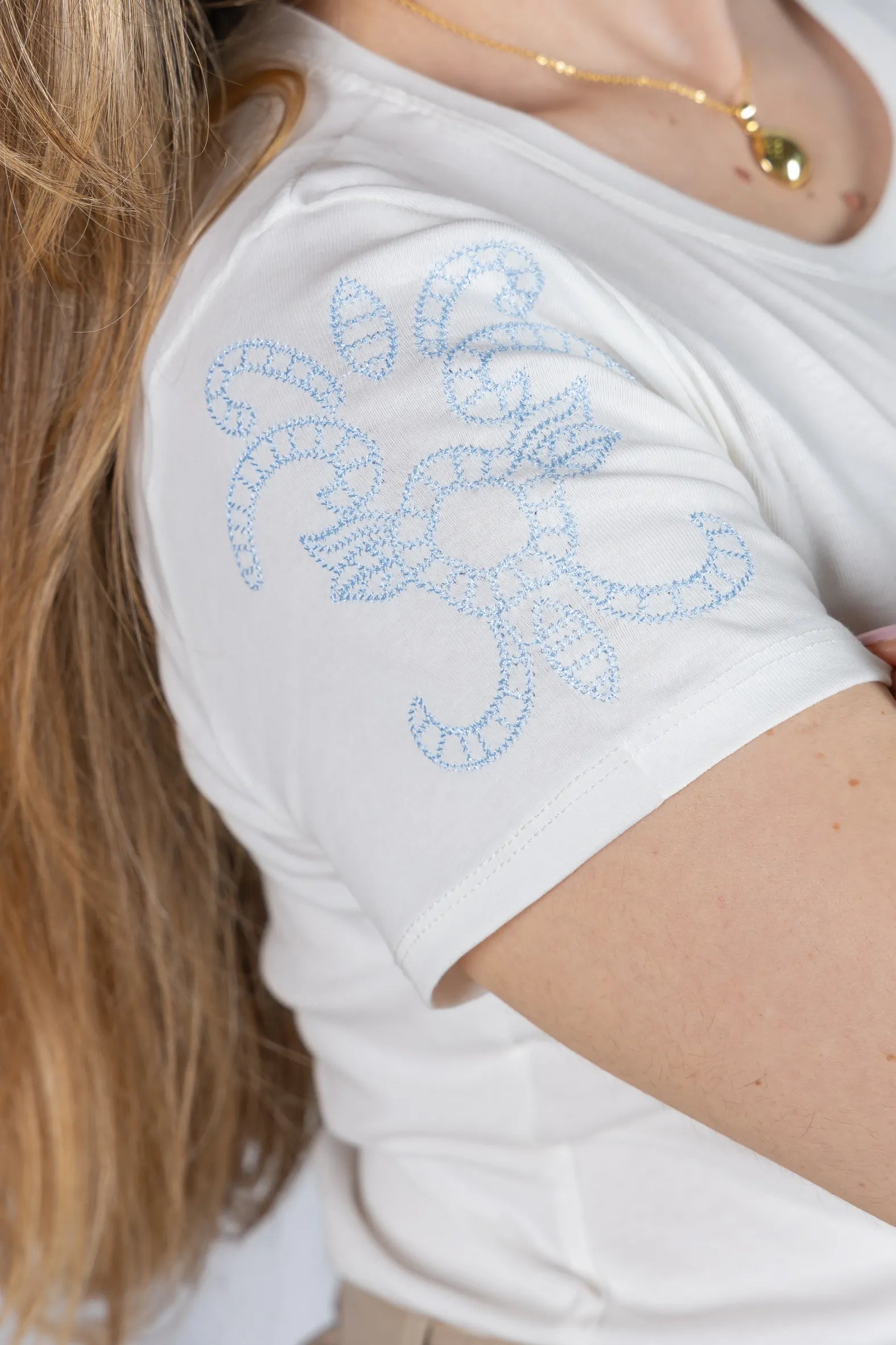 Blusa Cotton Lycra com Bordado Delicado Sabrina Branca