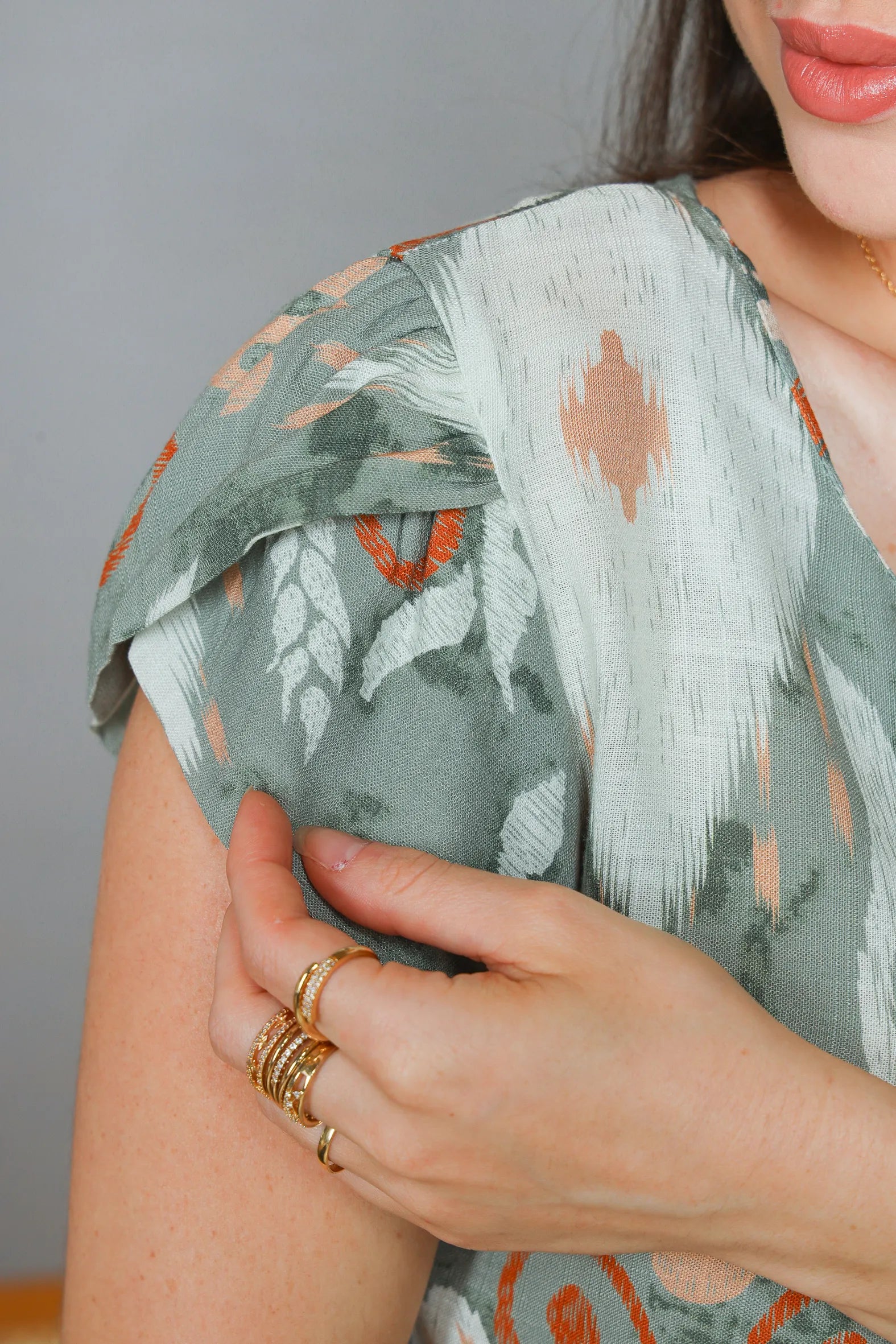 Blusa Manga Curta Transpassada Viscose Regina Estampada Verde