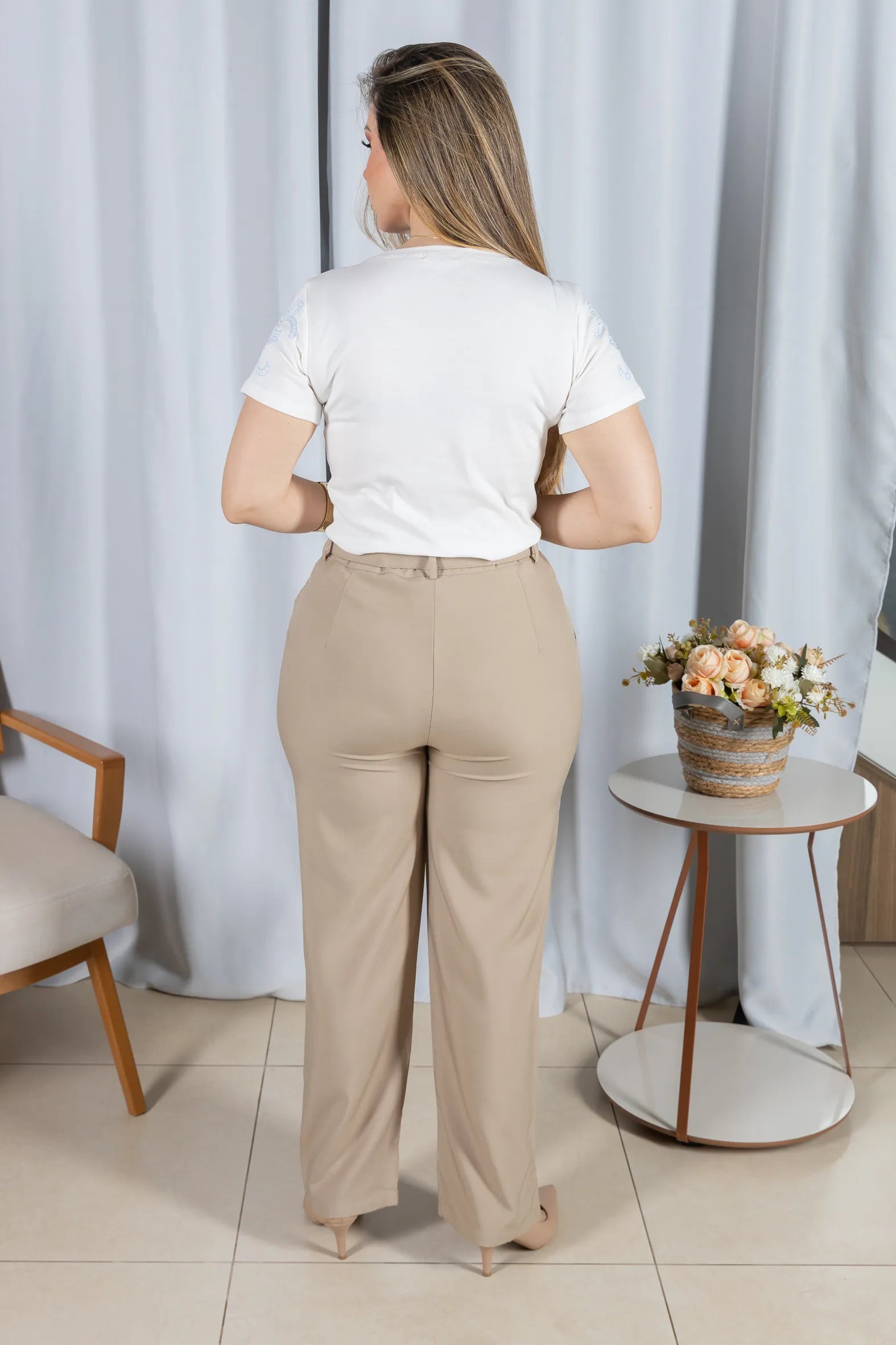 Blusa Cotton Lycra com Bordado Delicado Sabrina Branca