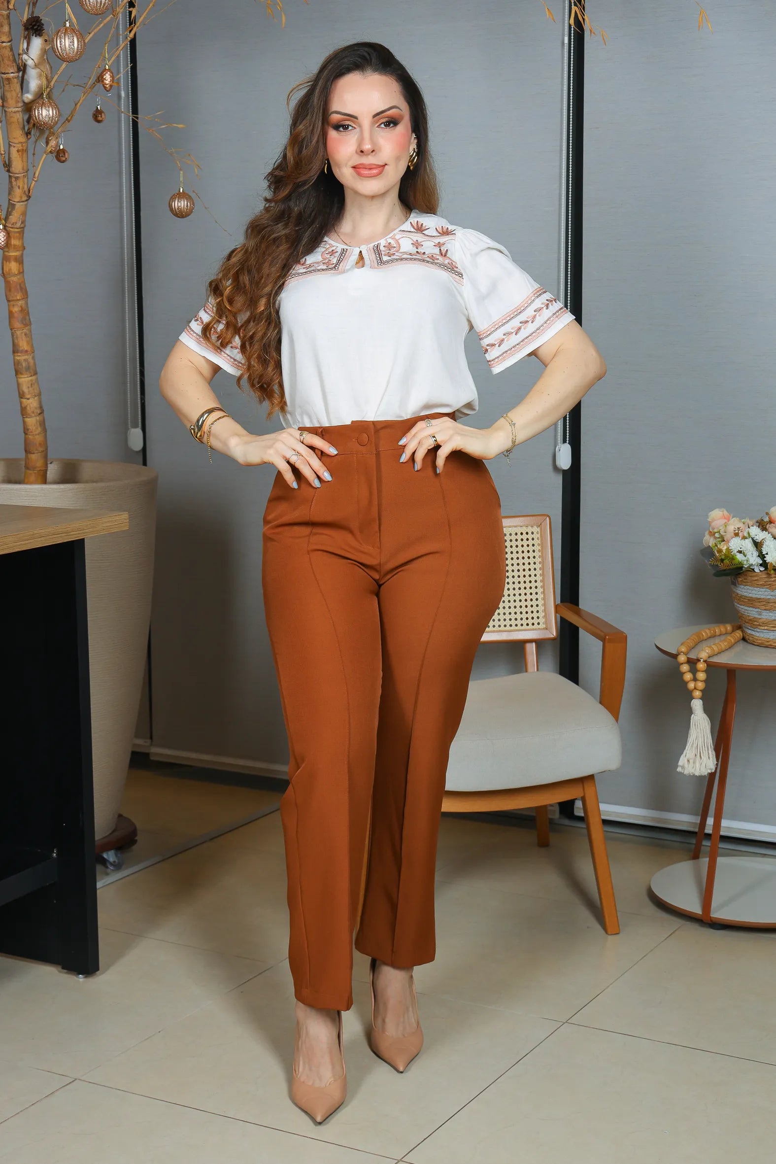 Blusa Manga Curta Visco Linho Decote em "V" Detalhe Bordado Patricia Branca