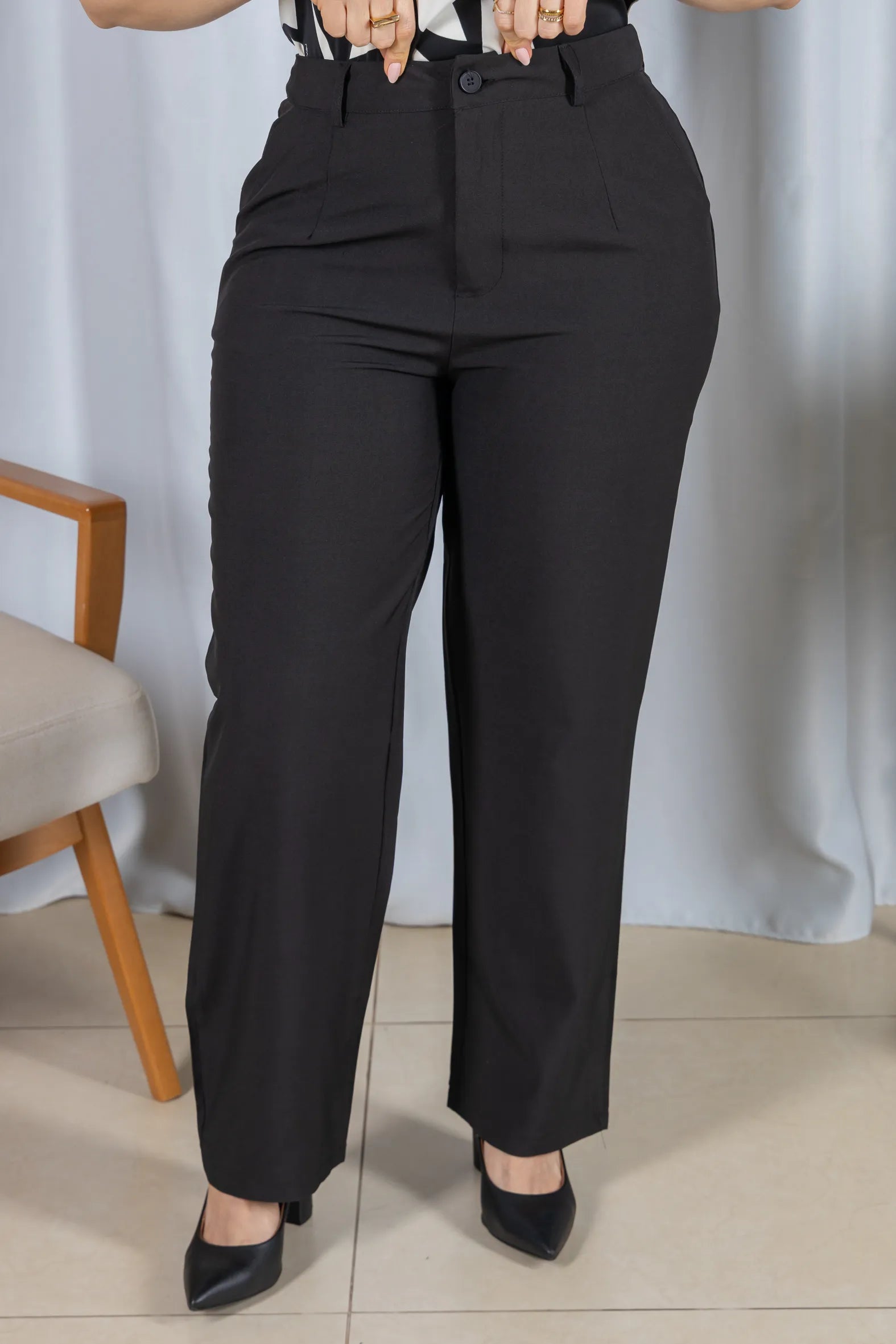 Calça Alfaiataria com Cinto Emma Preta