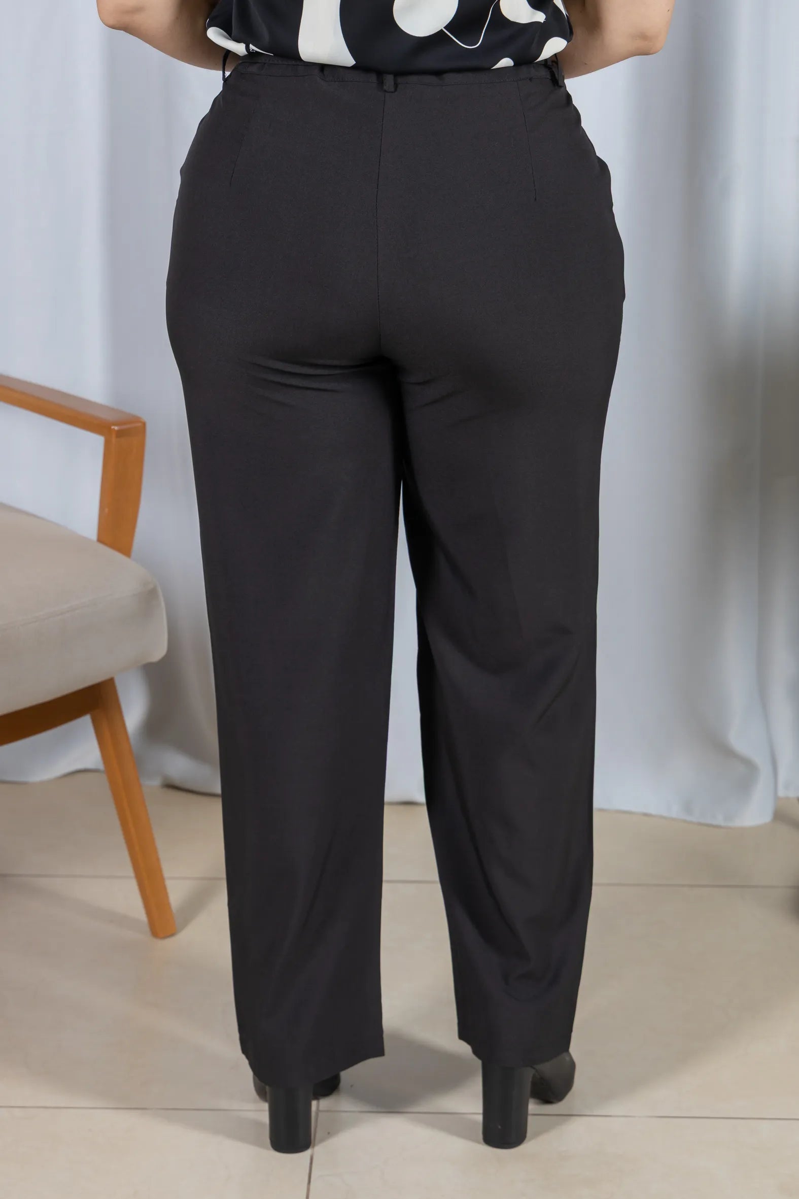Calça Alfaiataria com Cinto Emma Preta