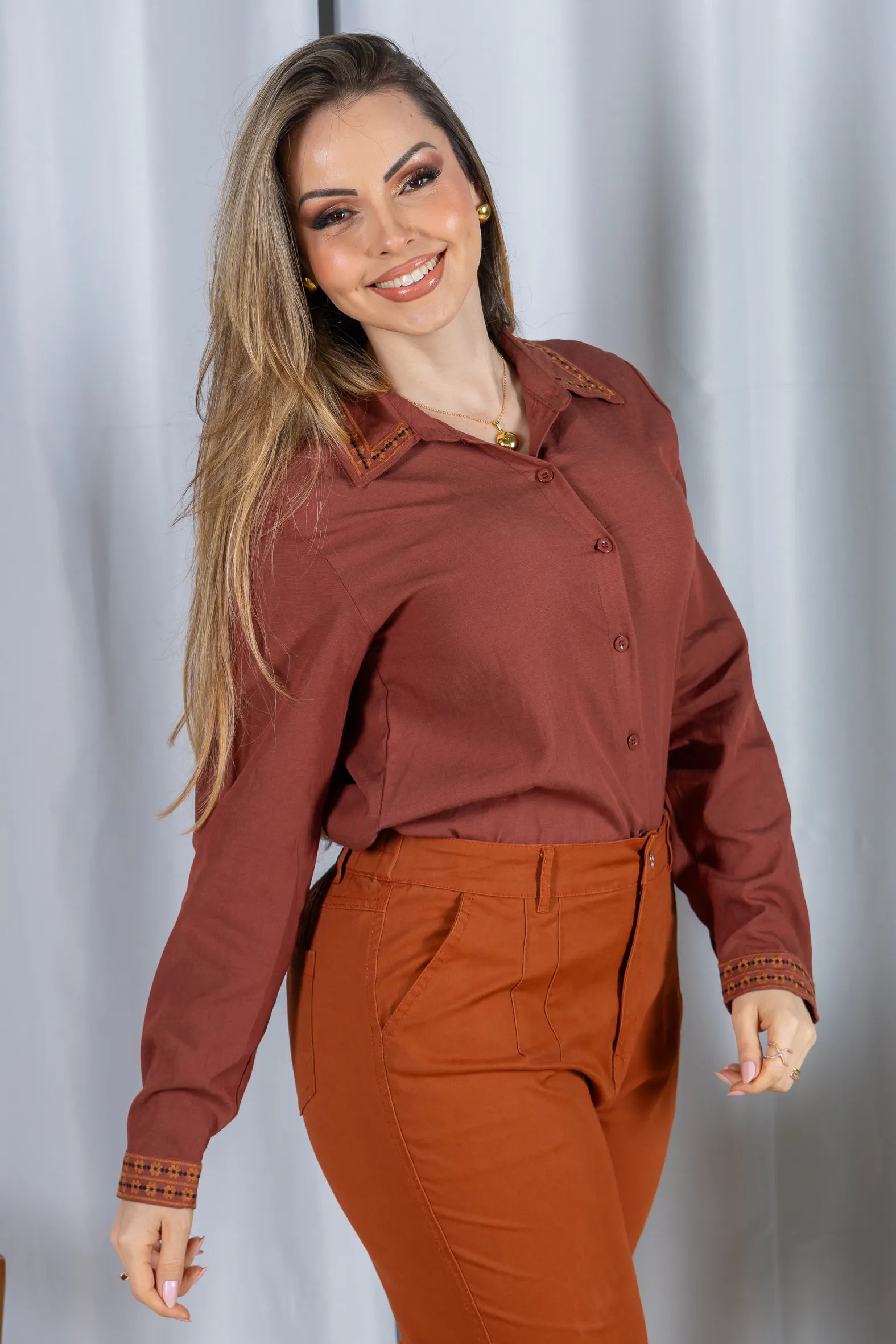 Camisa em Visco com Bordado Delicado Cátia Terracota
