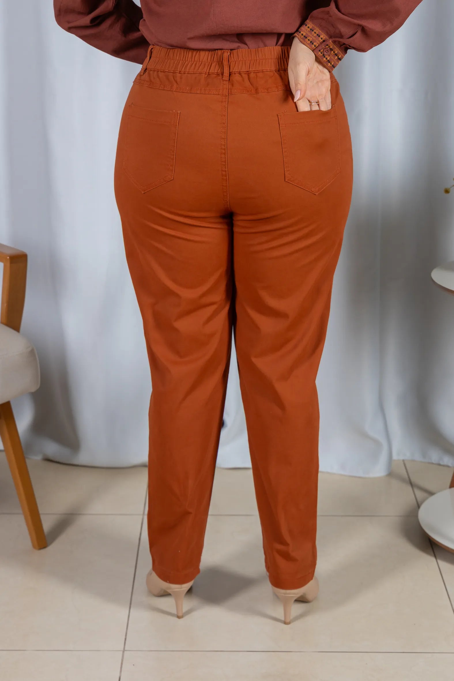 Calça Sarja Macia Corte Reto Analice Terracota