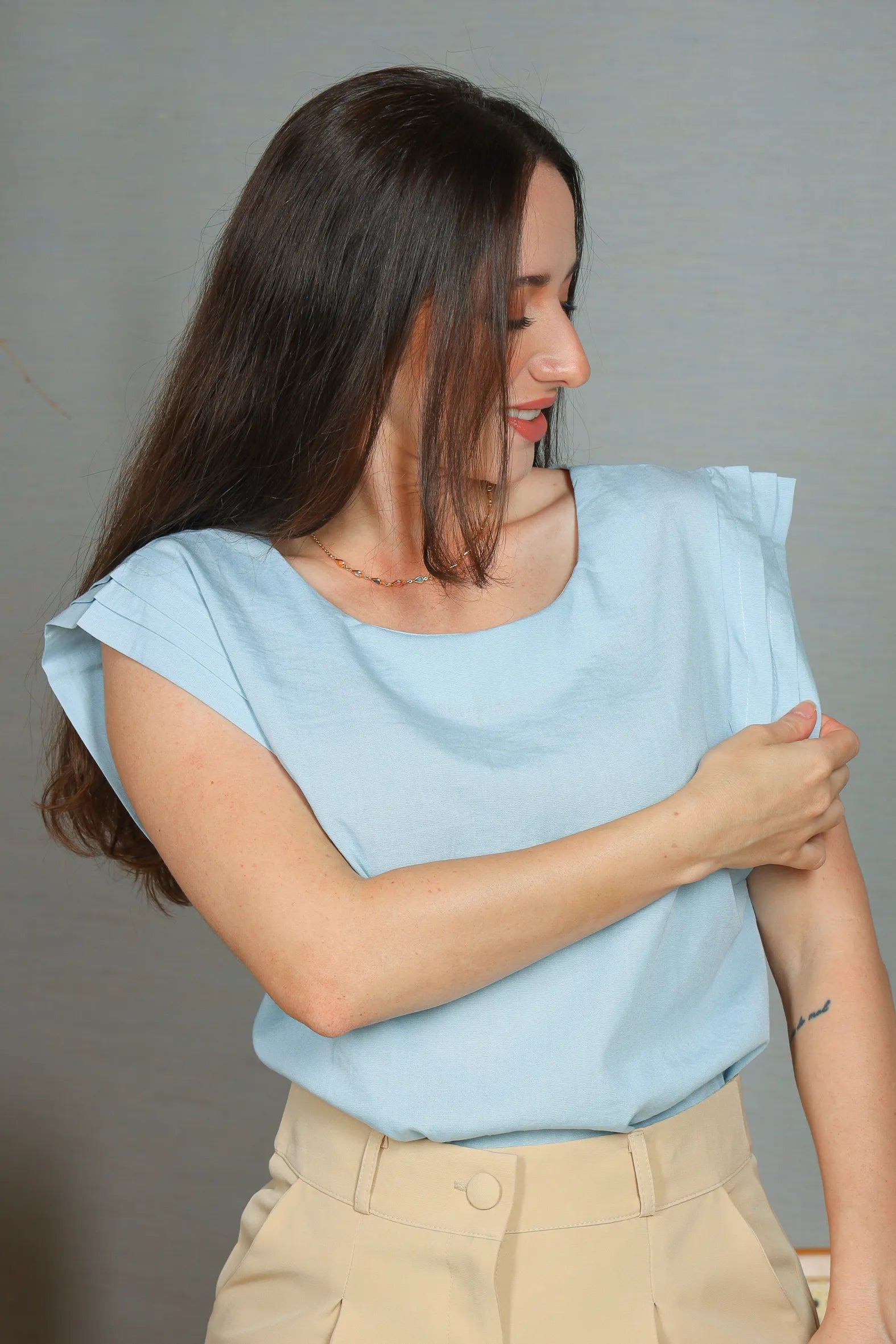 Blusa Regata Muscle Tee em Cotton Mix Detalhe Cava Dobrada Diana Azul
