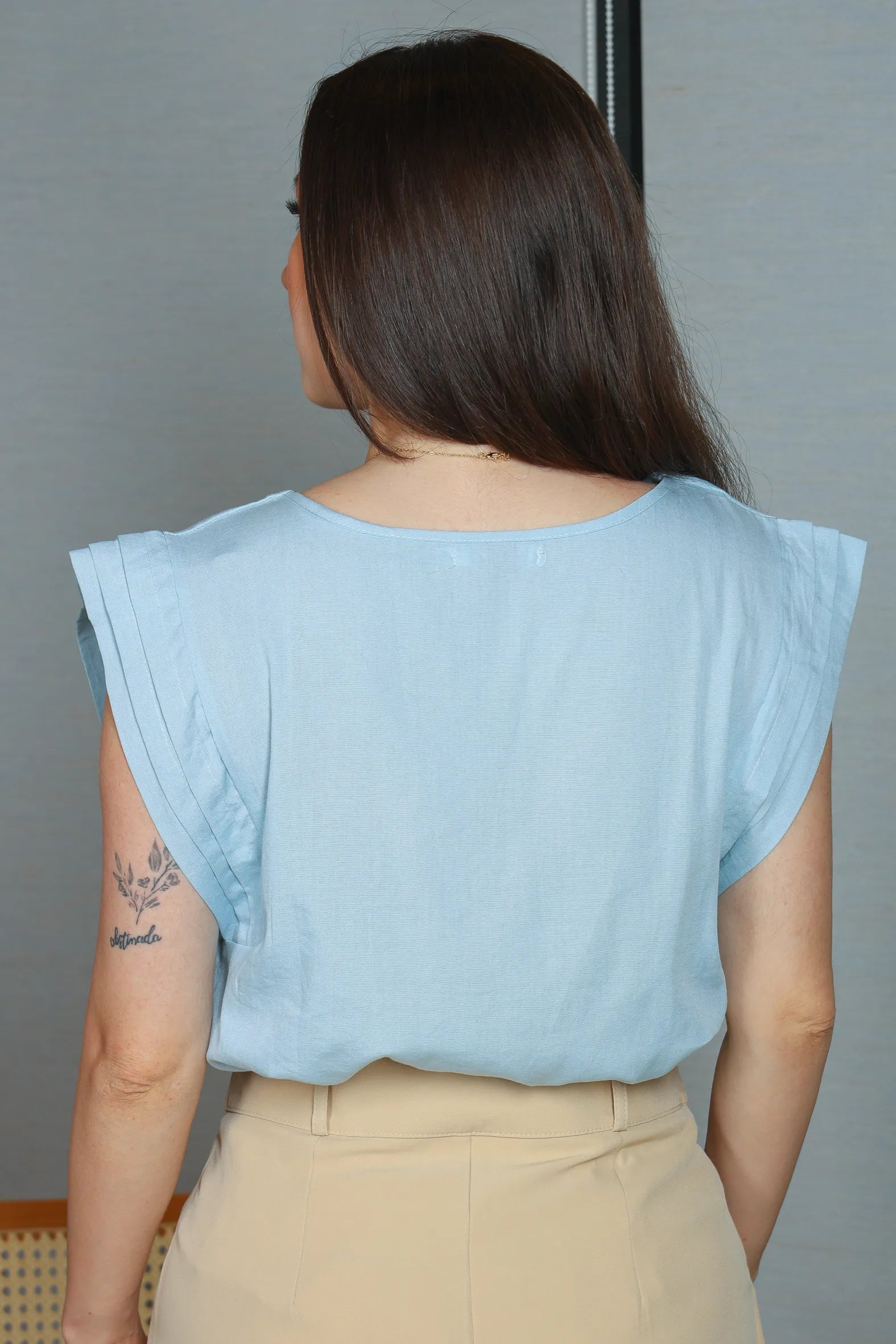 Blusa Regata Muscle Tee em Cotton Mix Detalhe Cava Dobrada Diana Azul