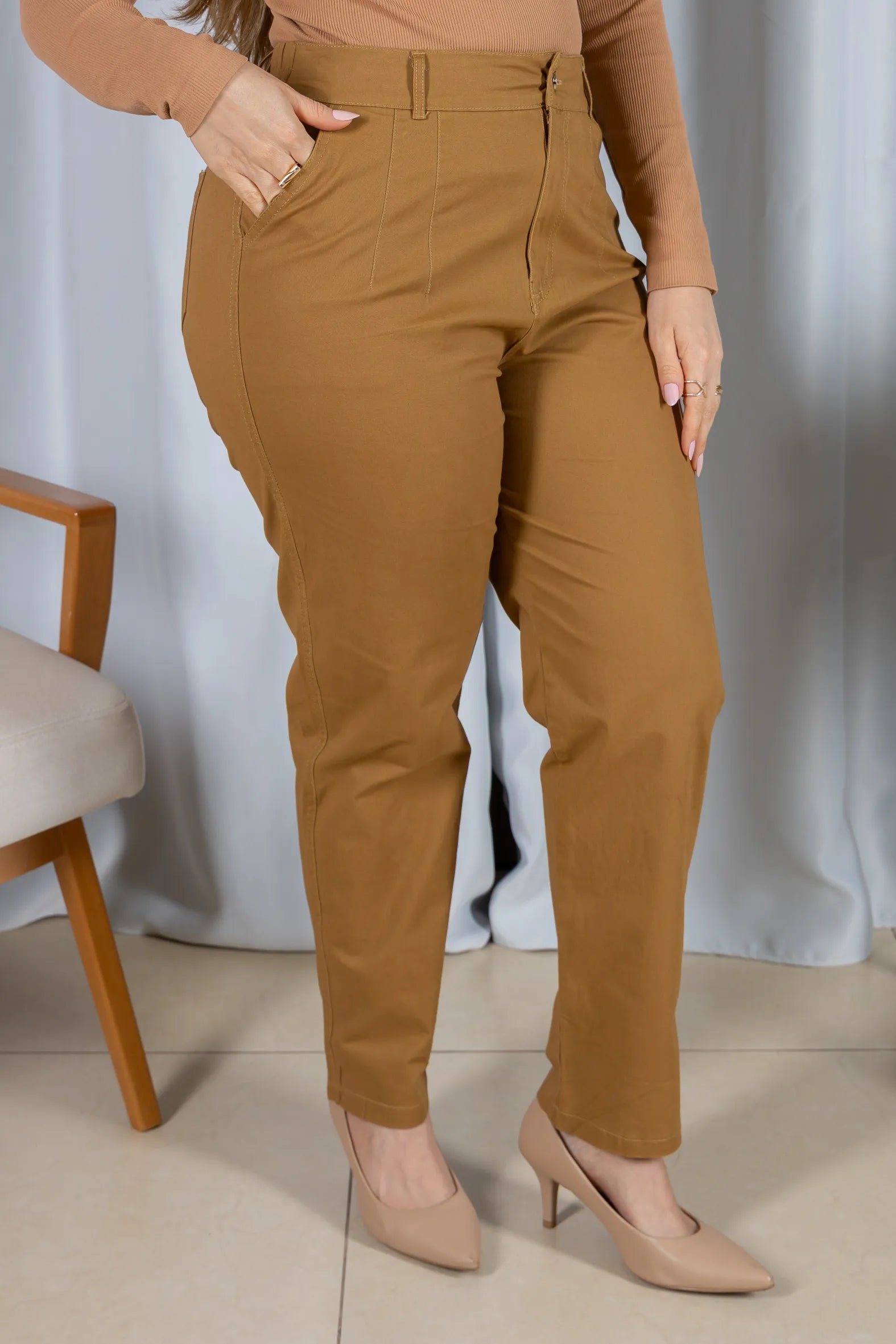 Calça Sarja Macia Corte Reto Analice Caramelo