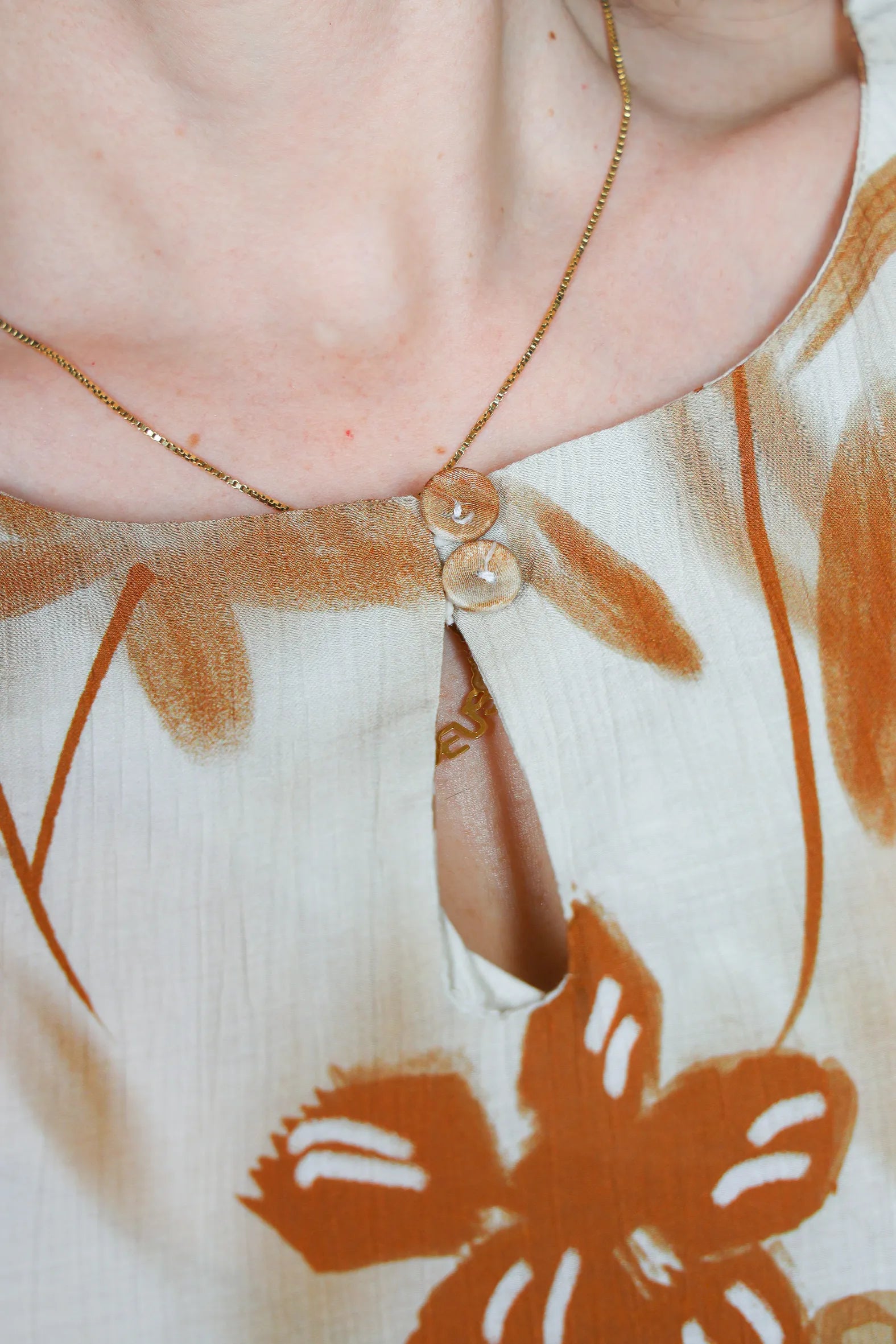 Blusa Manga Curta Visco Touch Estampa Floral Rosângela Marrom