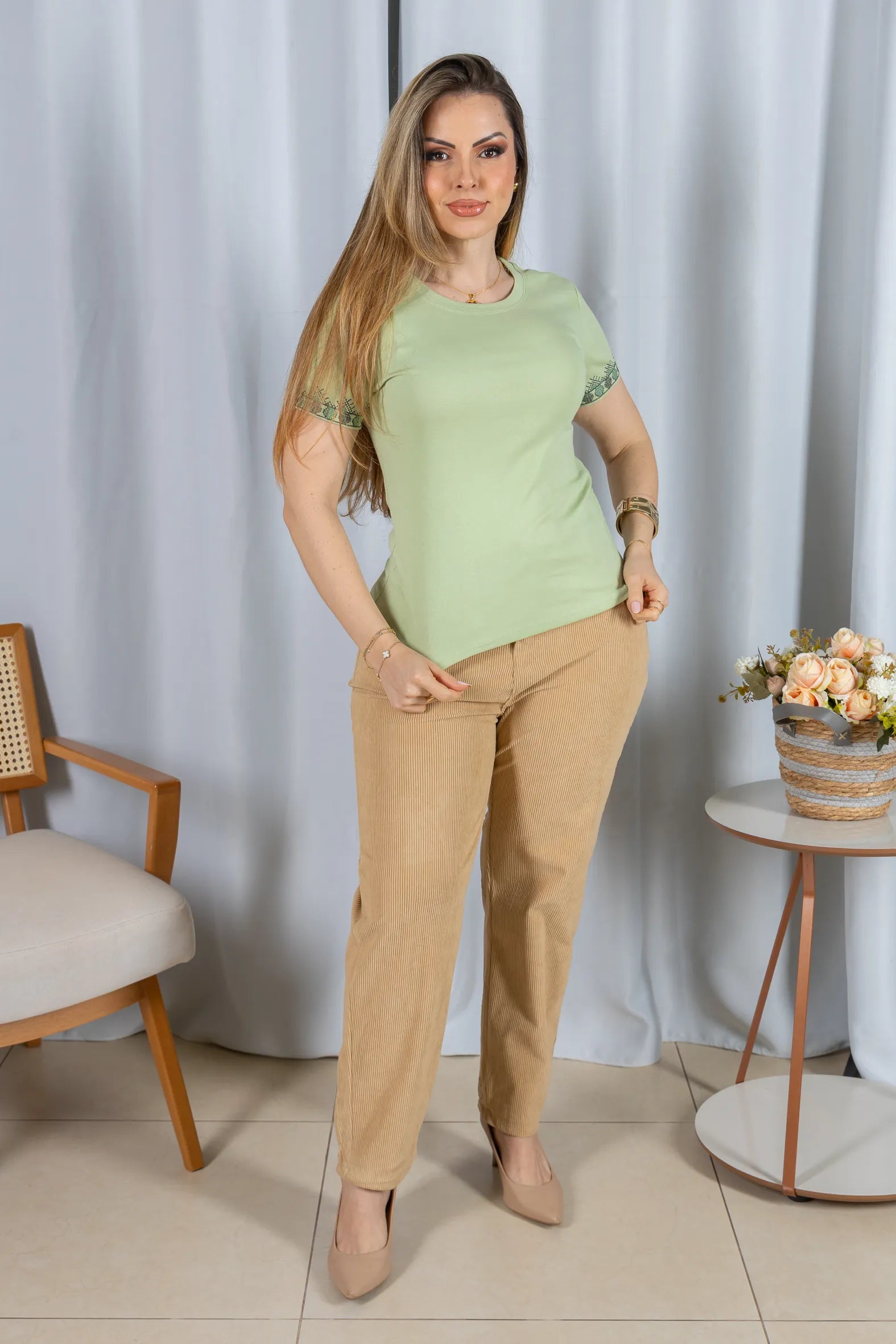 Blusa Cotton Lycra com Bordado Delicado Mariana Verde