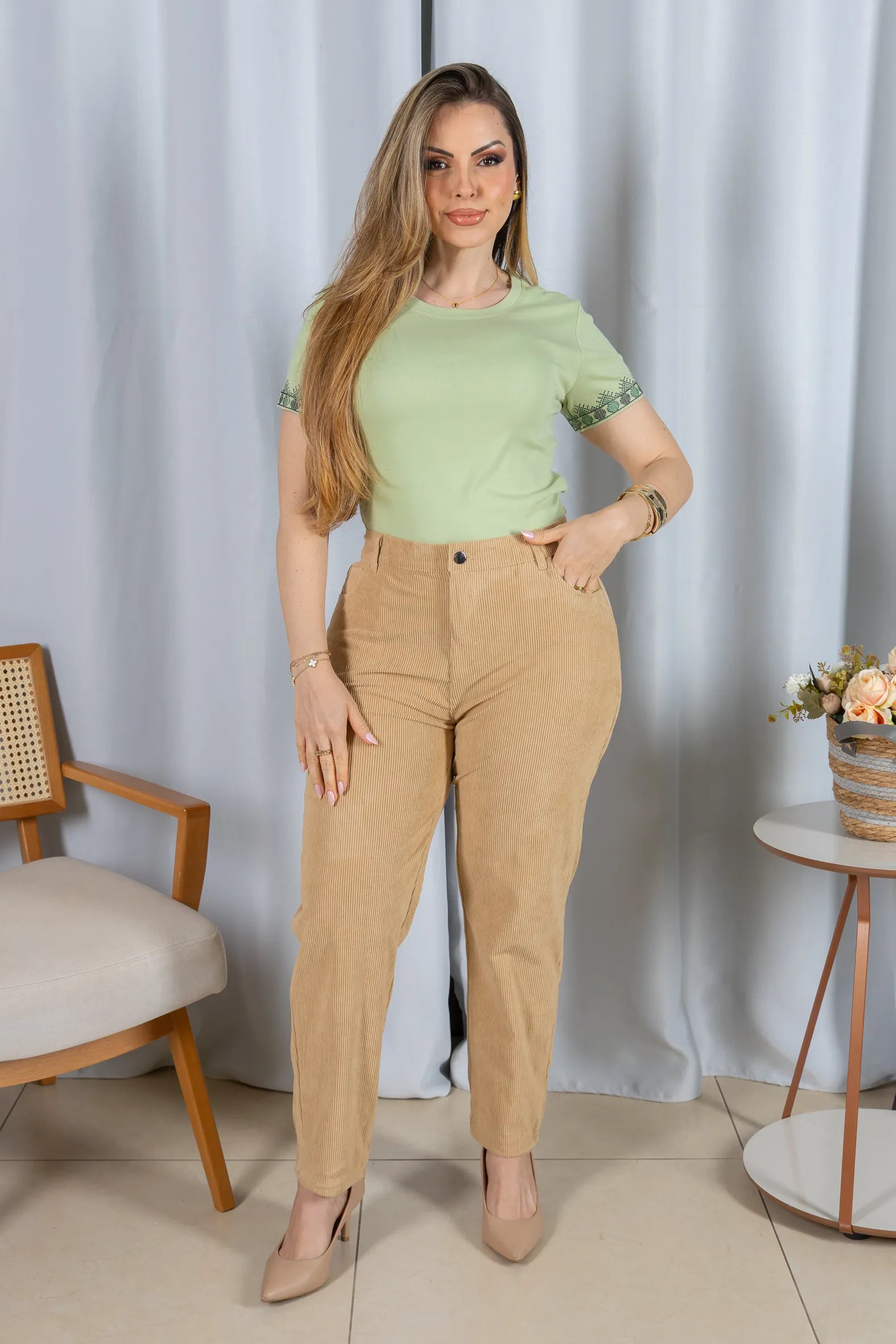 Blusa Cotton Lycra com Bordado Delicado Mariana Verde