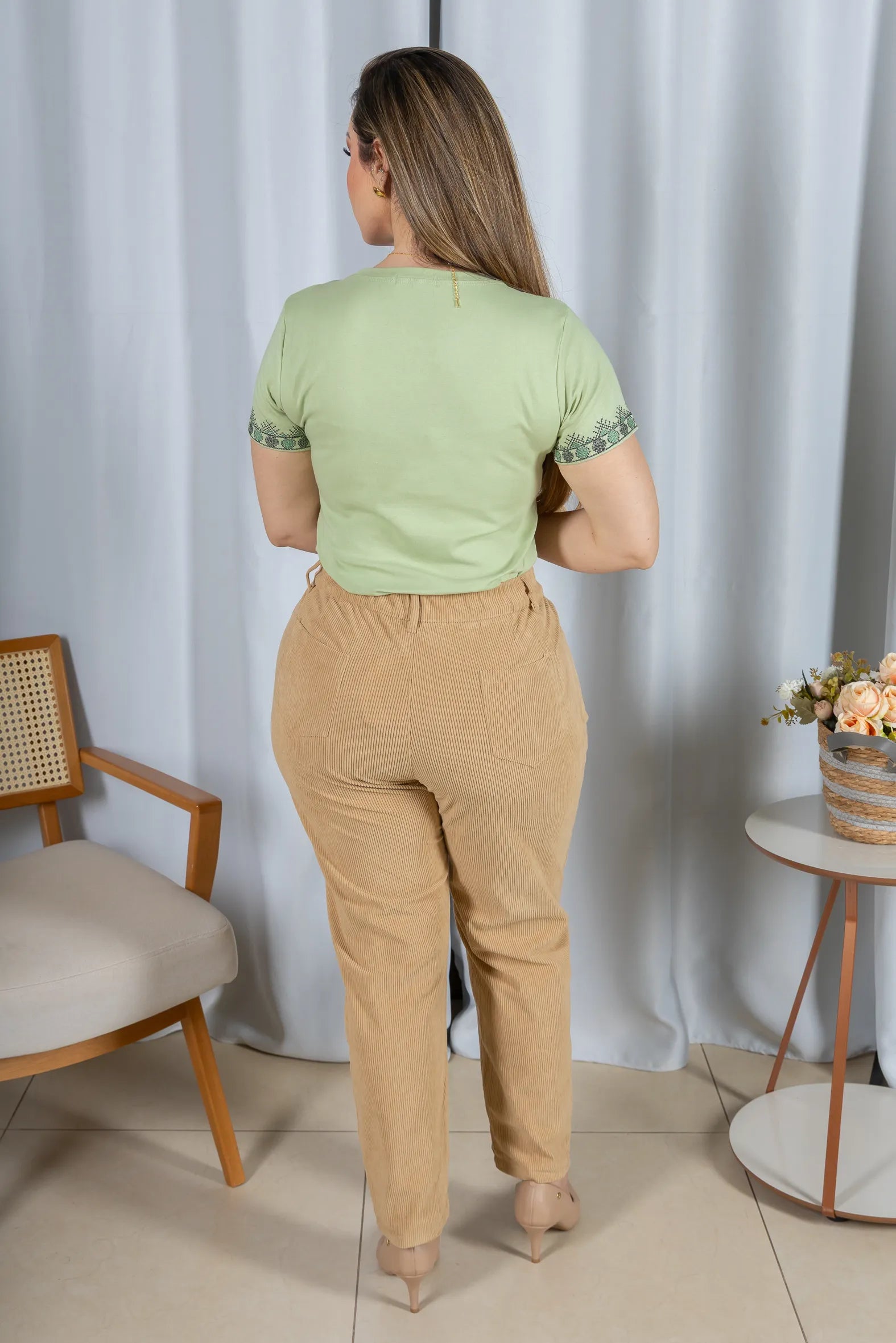 Blusa Cotton Lycra com Bordado Delicado Mariana Verde