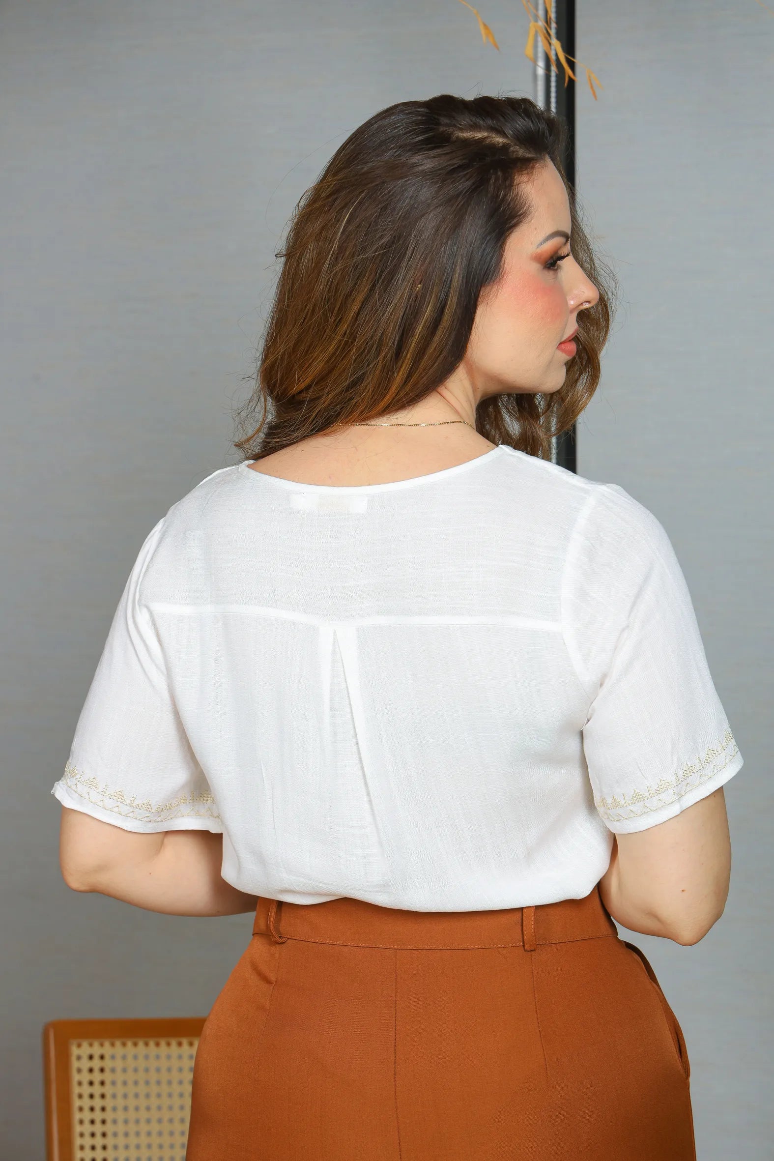 Blusa Manga Curta Viscose Detalhe Bordado Tereza Branca