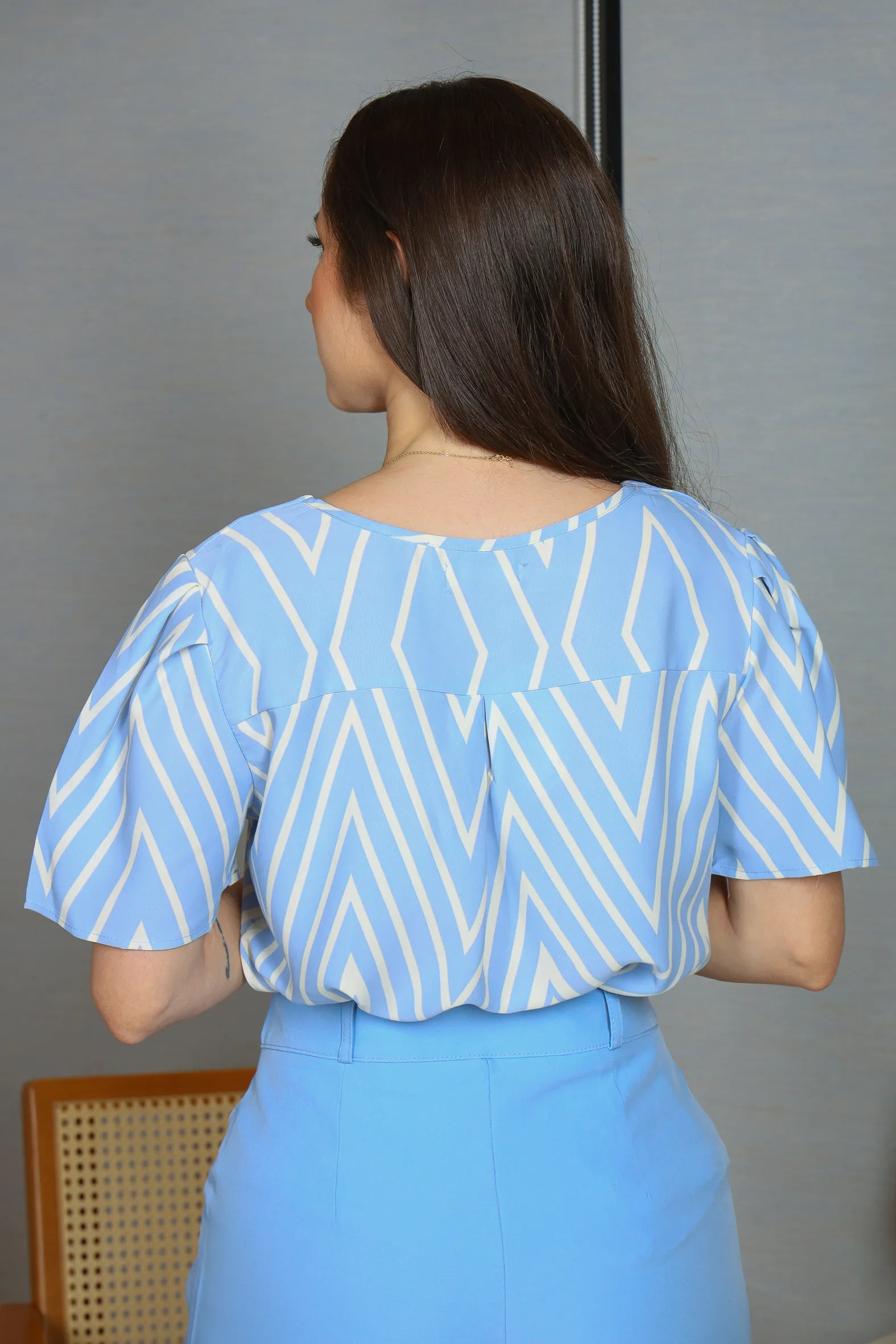 Blusa Manga Curta Crepe Classic Estampa Chevron Claudia Azul