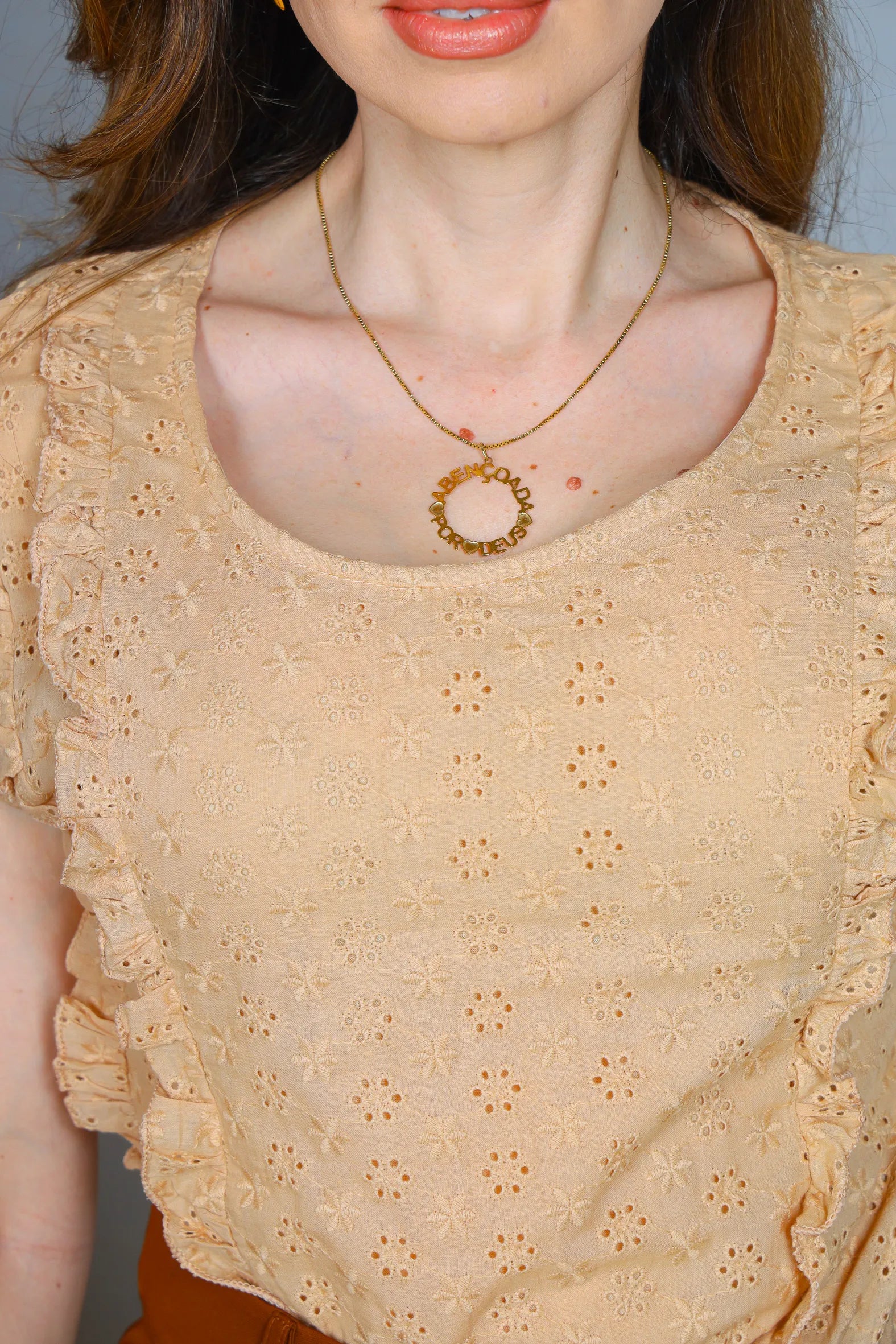 Blusa Manga Curta em Cotton Laise Detalhes Babados Marta Bege