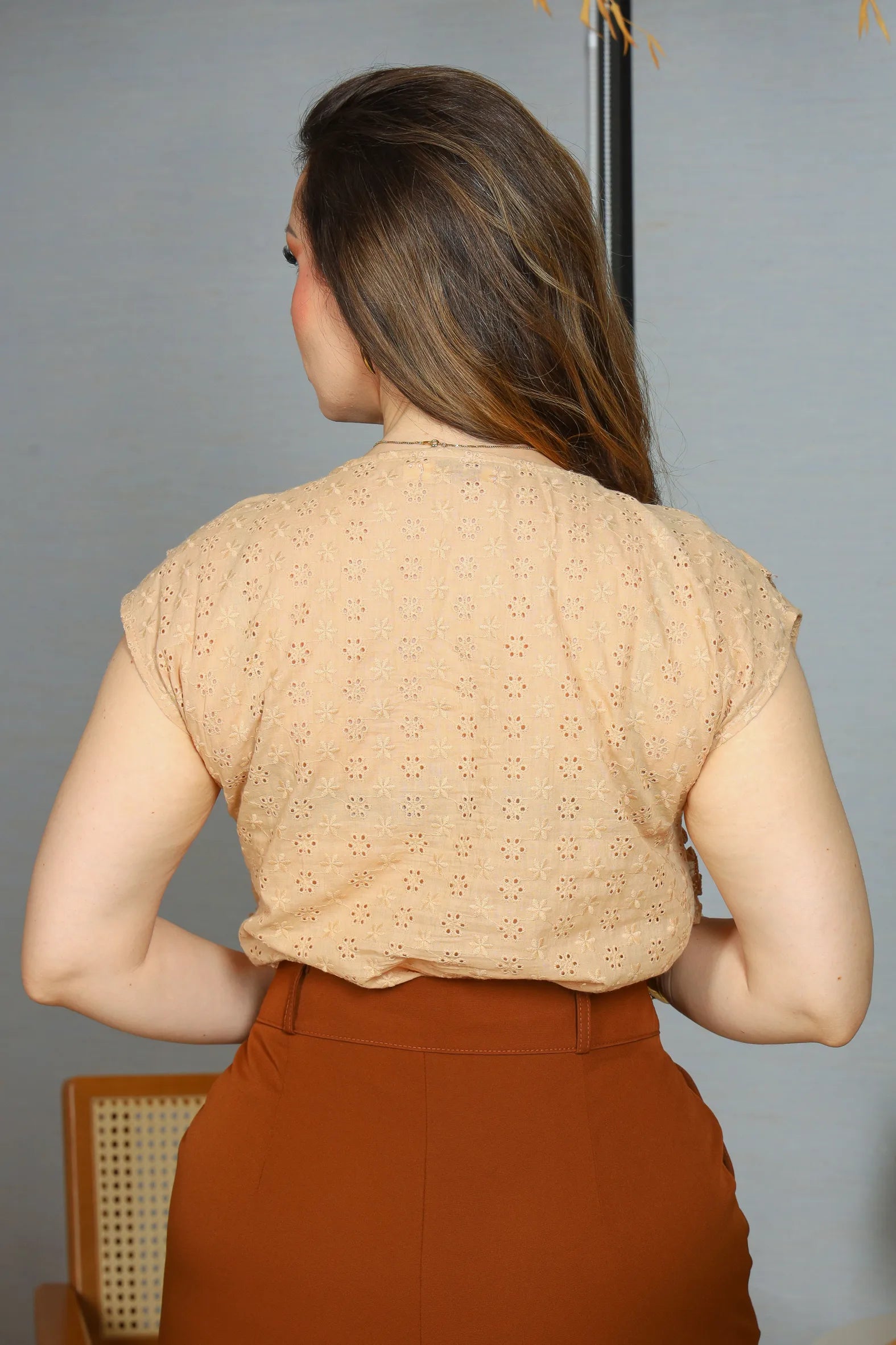 Blusa Manga Curta em Cotton Laise Detalhes Babados Marta Bege