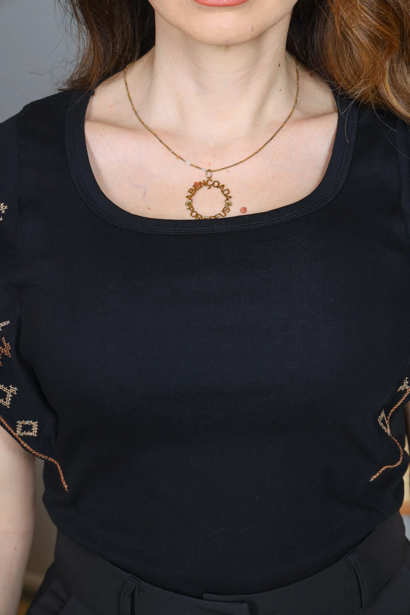 Blusa Regata Muscle Tee em Cotton Lycra Detalhe Bordado Paula Preta