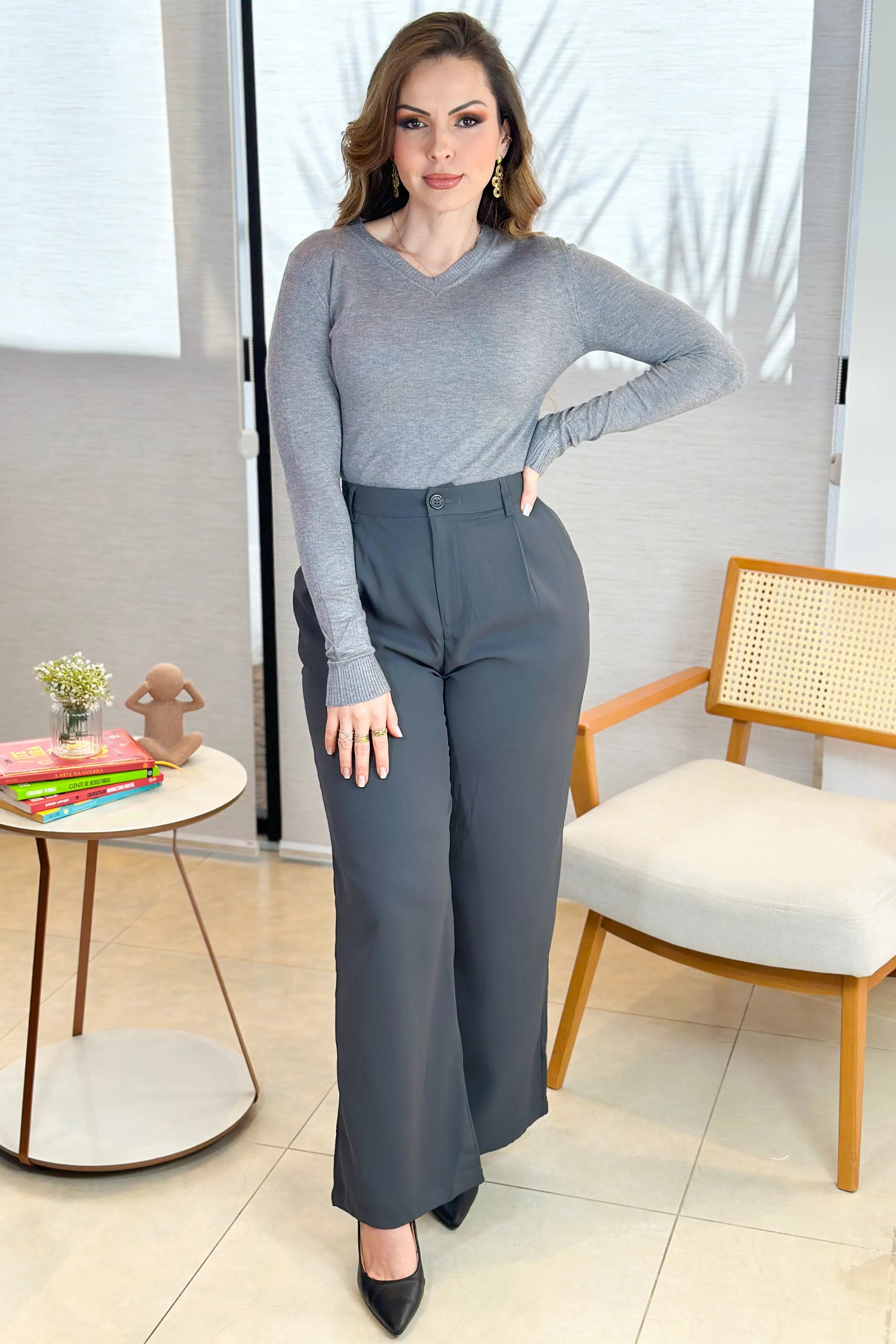 Conjunto: Blusa Manga Longa Em Tricot Luma Cinza + Calça Pantalona Alfaiataria Lavínia Grafite