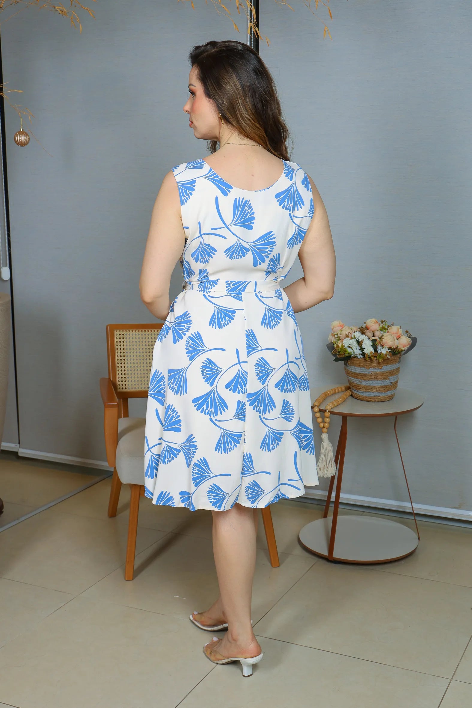 Vestido Regata Decote em "V" Crepe Classic Roberta Estampado Azul