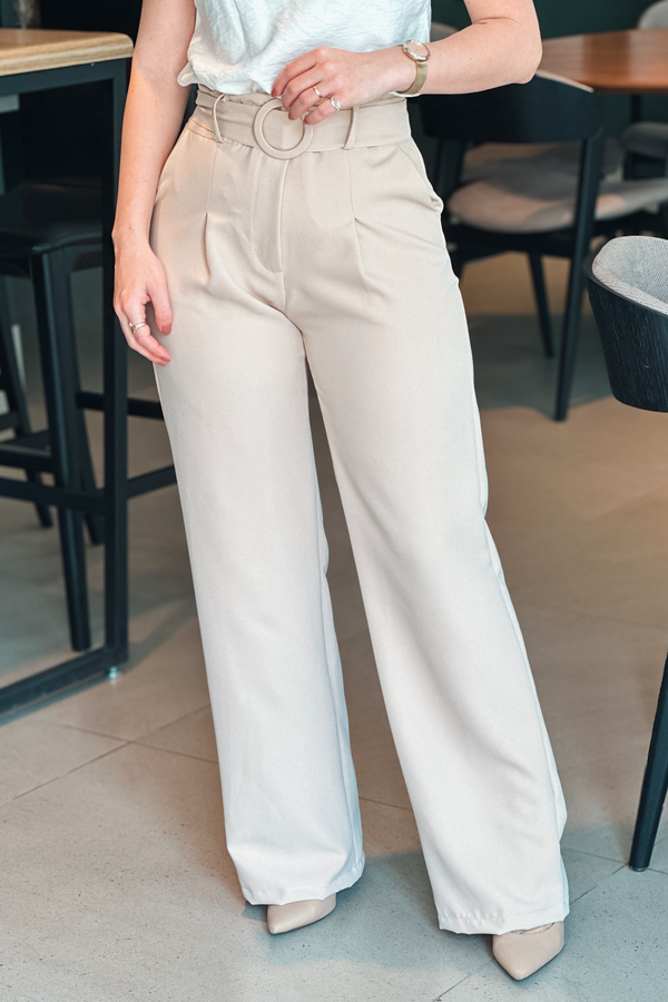 Calça Corte Reto Detalhe Cinto Priscila Bege - imporium