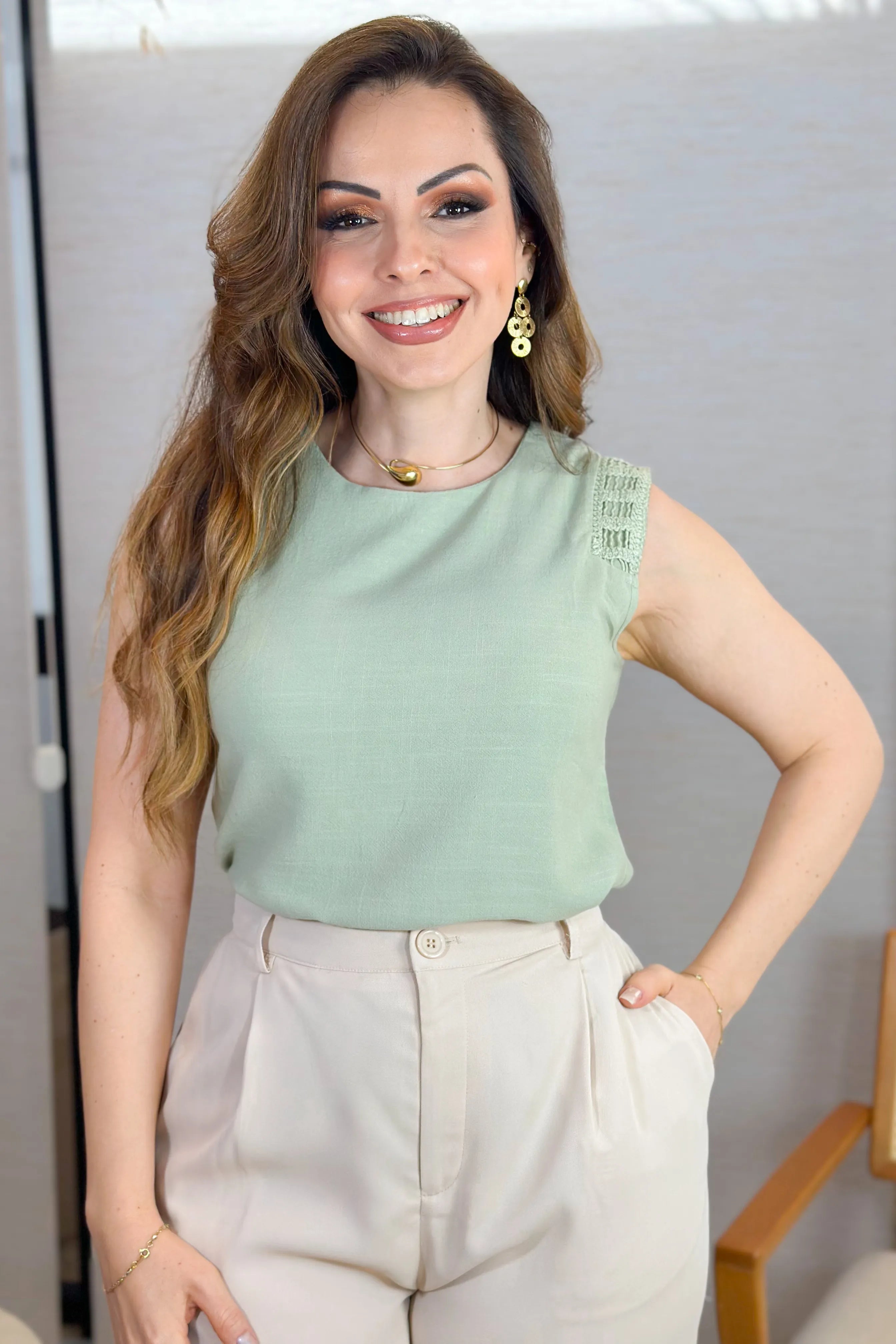 Blusa Regata Detalhe Bordado em Cotton Cloe Verde