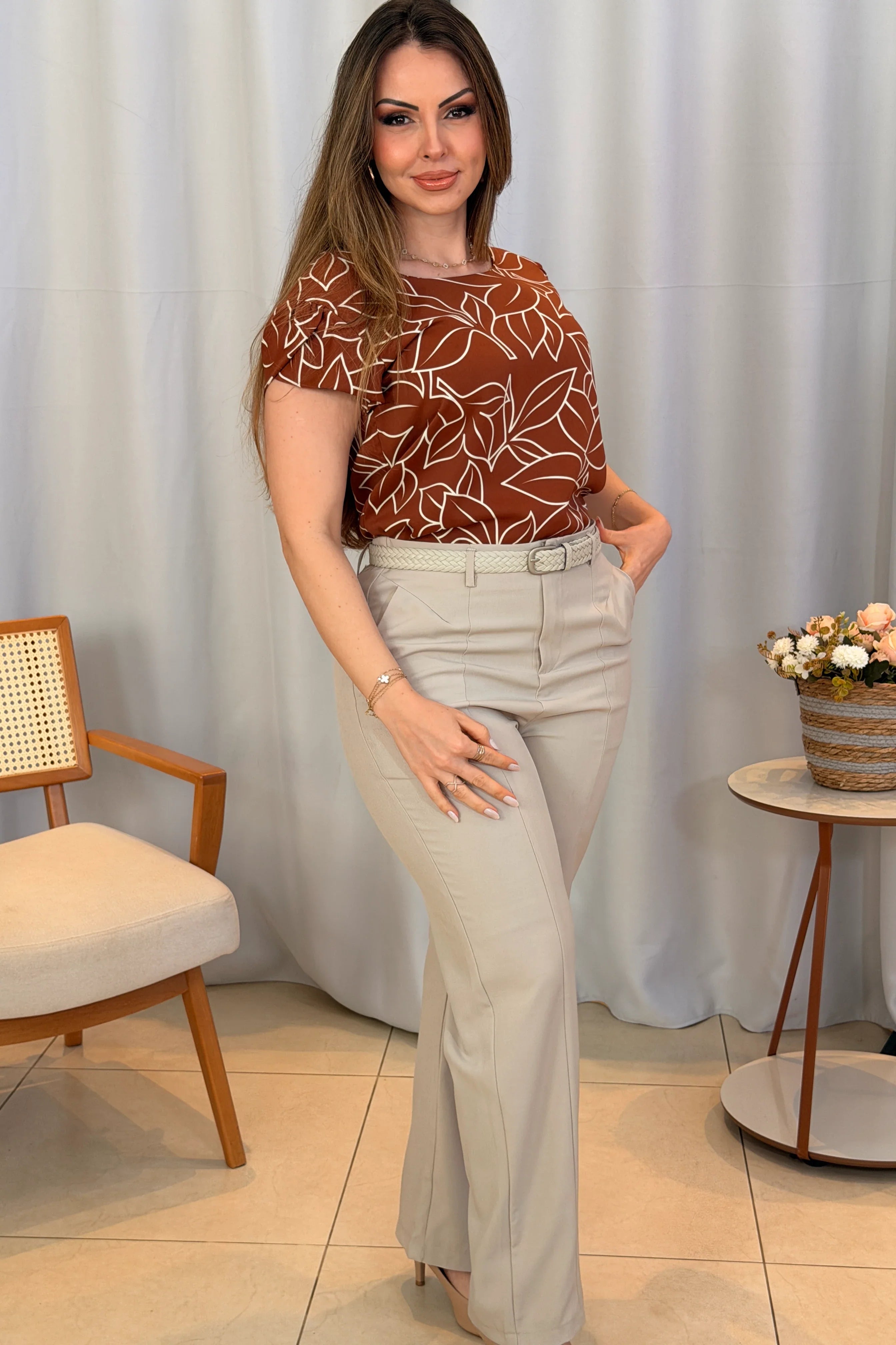 Conjunto: Blusa Estampada Suelen Marrom + Calça Reta Silhueta Bianca Gelo