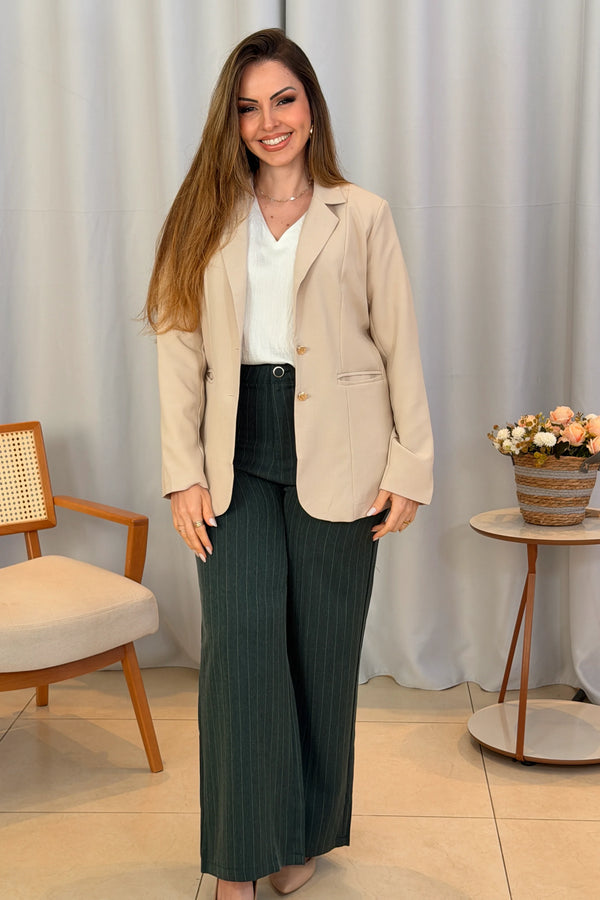 Conjunto: Blusa Lívia Branca + Calça Risca de Giz Luara Verde Petróleo + Blazer Agatha Bege
