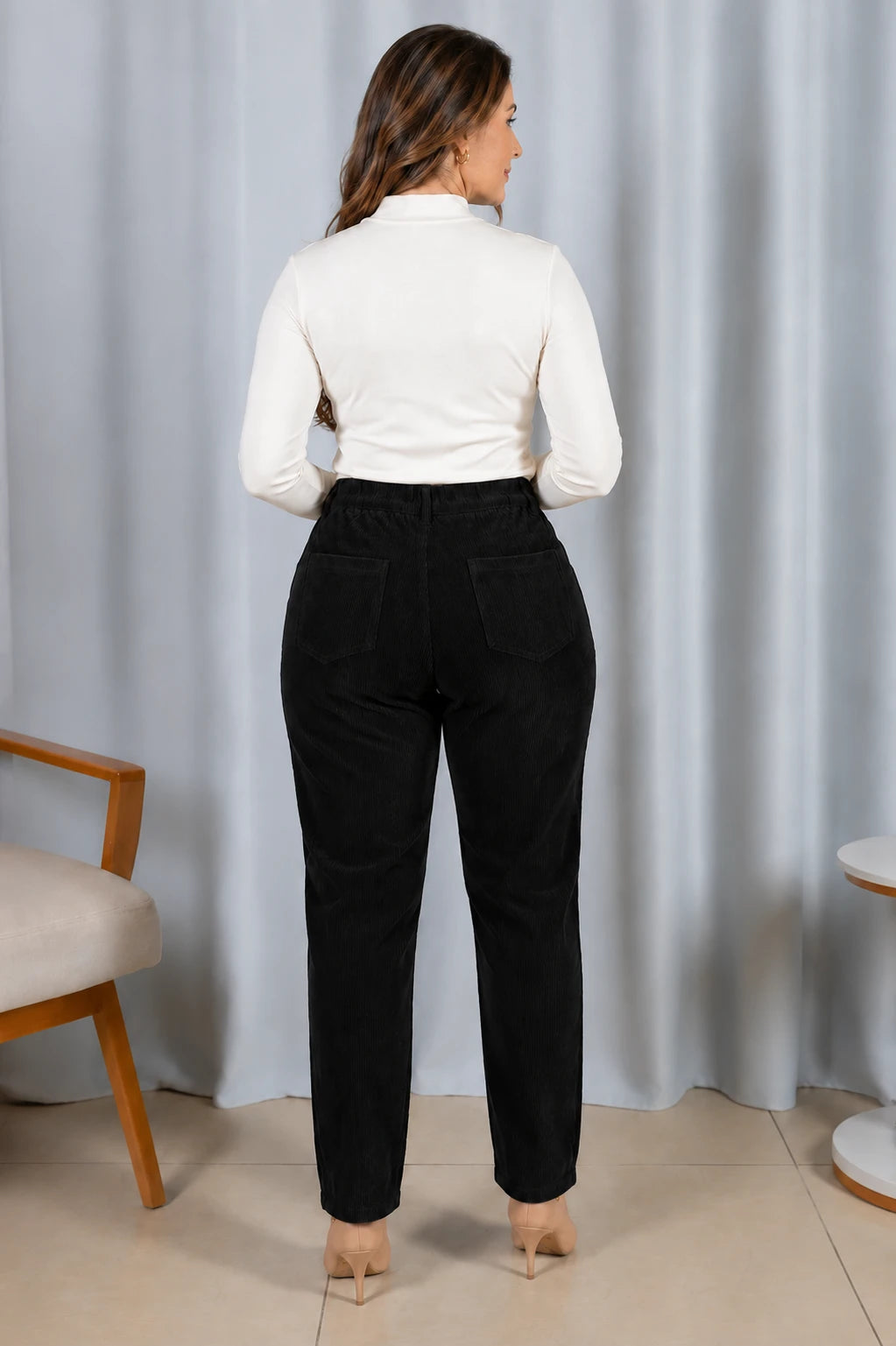 Calça Cotelê Corte Reto Lupita Preta