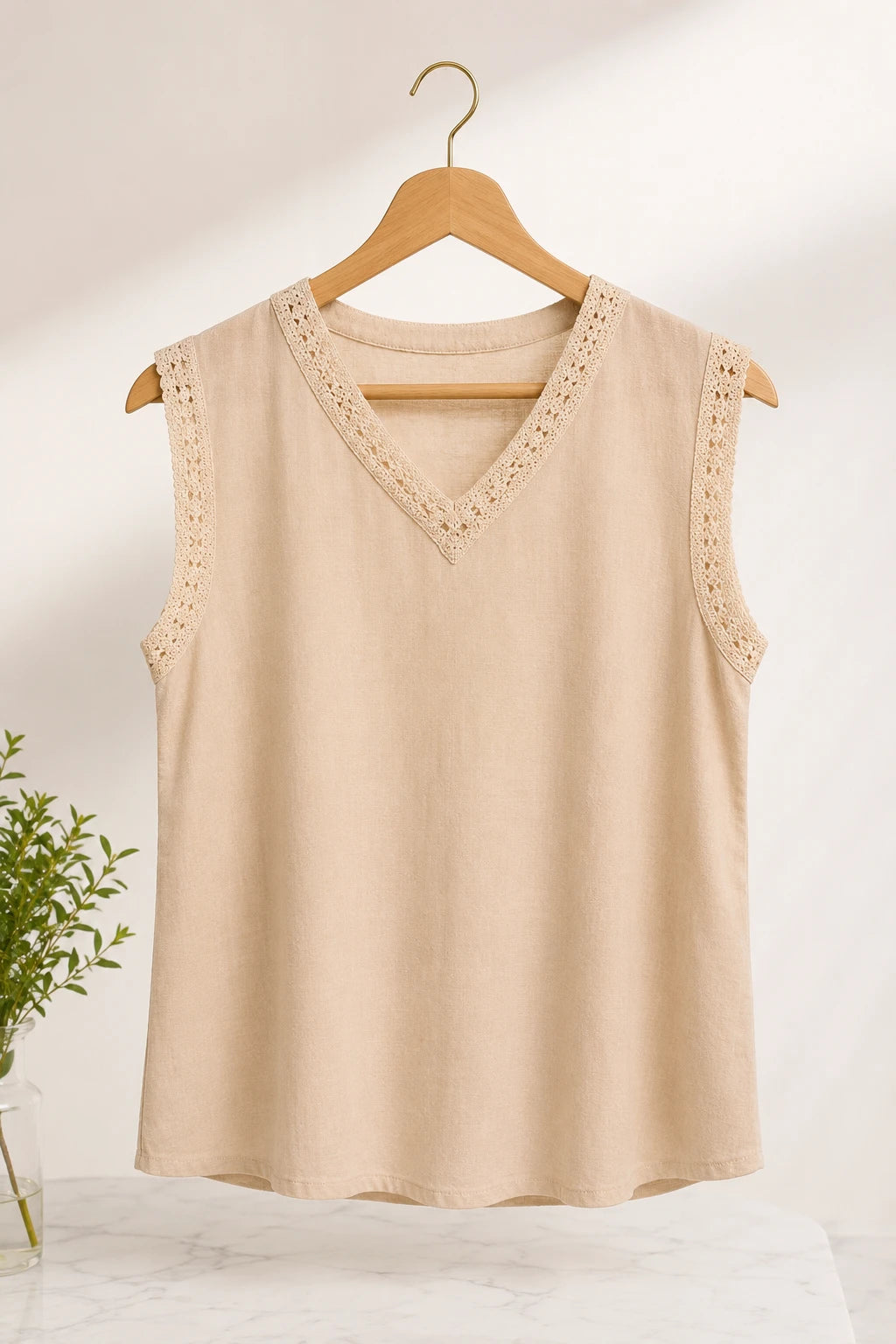 Blusa Regata Respirável com Decote Bordado Larissa Areia