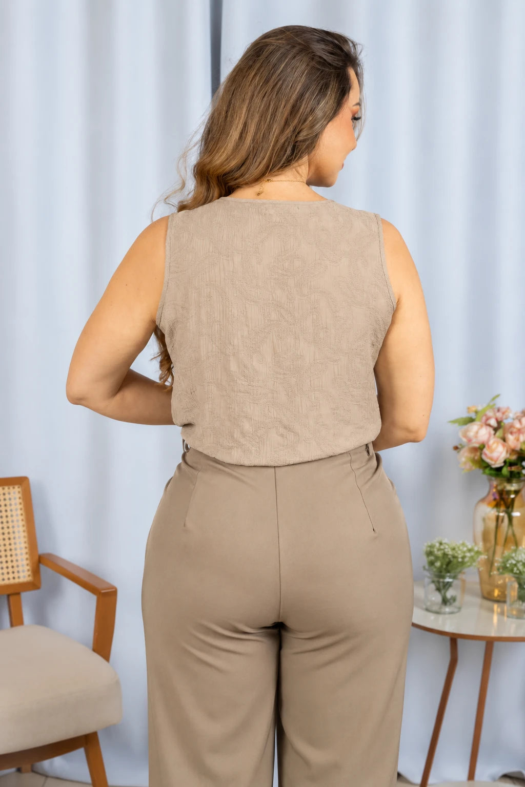 Blusa Regata Em Cambraia Texturizada Ângela Bege