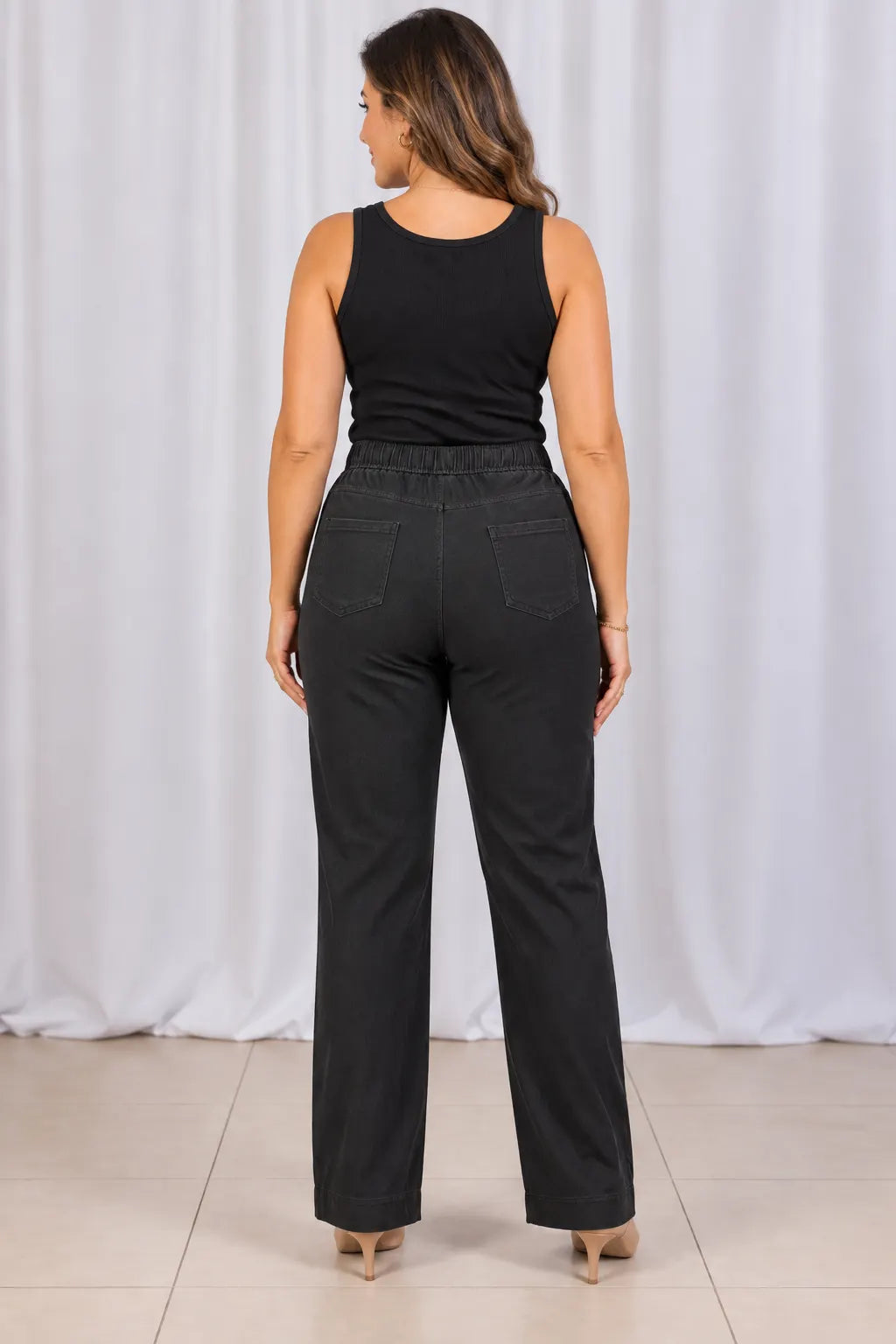 Calça Corte Reto em Chambray com Cós de Amarração Anita Preta