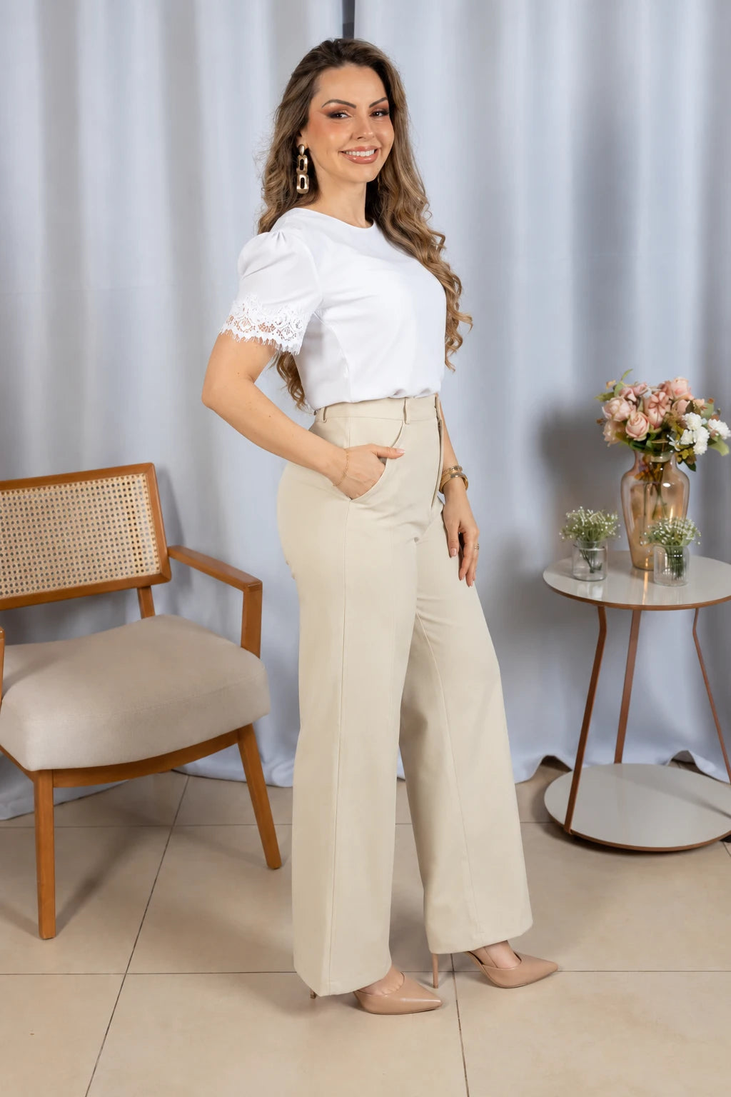 Blusa Manga Curta Detalhe Manga Em Renda Bárbara Branca