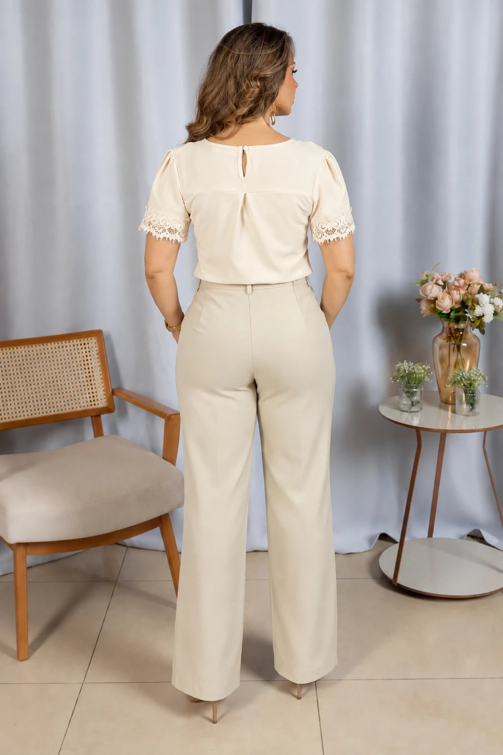 Blusa Manga Curta Detalhe Manga Em Renda Bárbara Creme