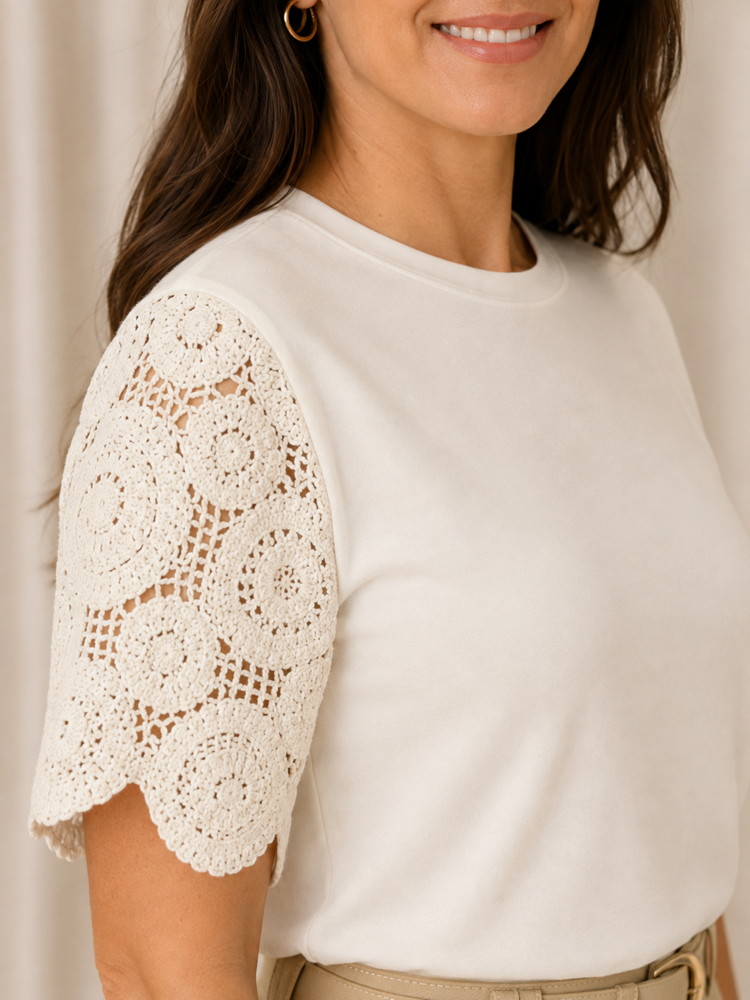 Blusa Confortável com Manga em Crochê Geisa Branca