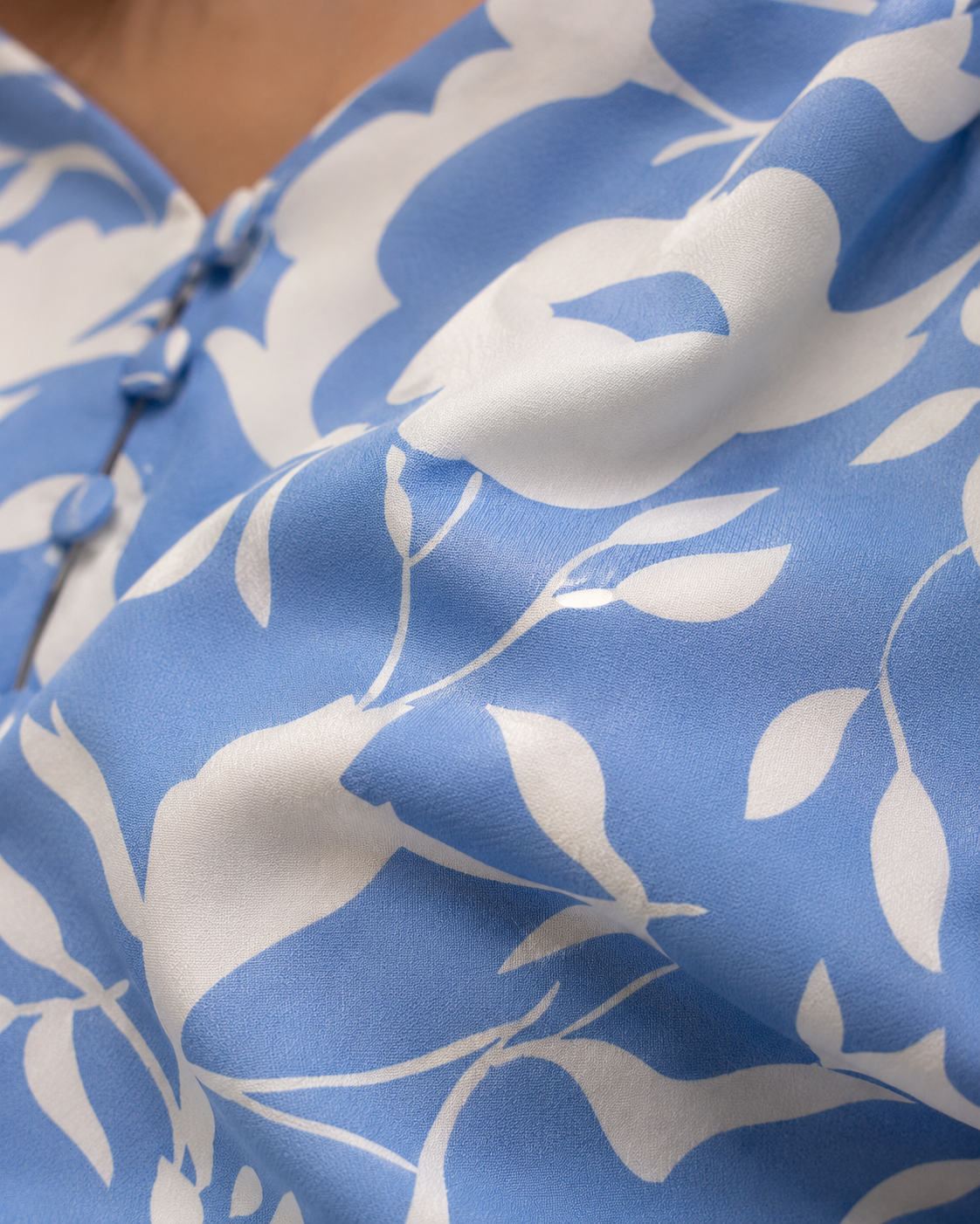 Blusa Crepe Classic Estampada com Entremeio Tauane Azul