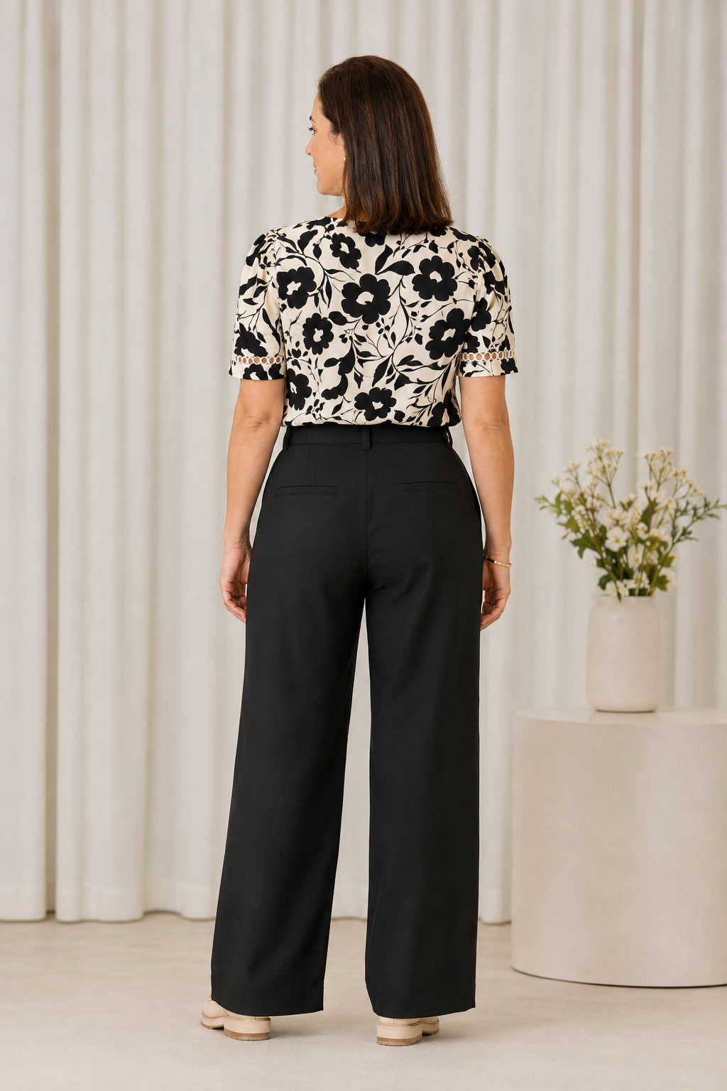 Blusa Crepe Classic Estampada com Entremeio Tauane Preta