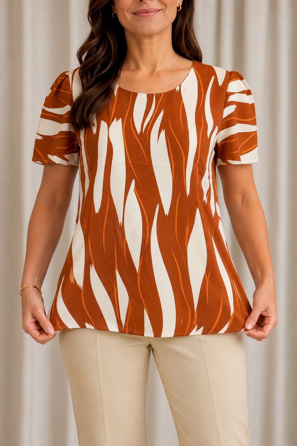 Blusa Crepe Classic que Não Amassa Ivana Marrom - foto 4