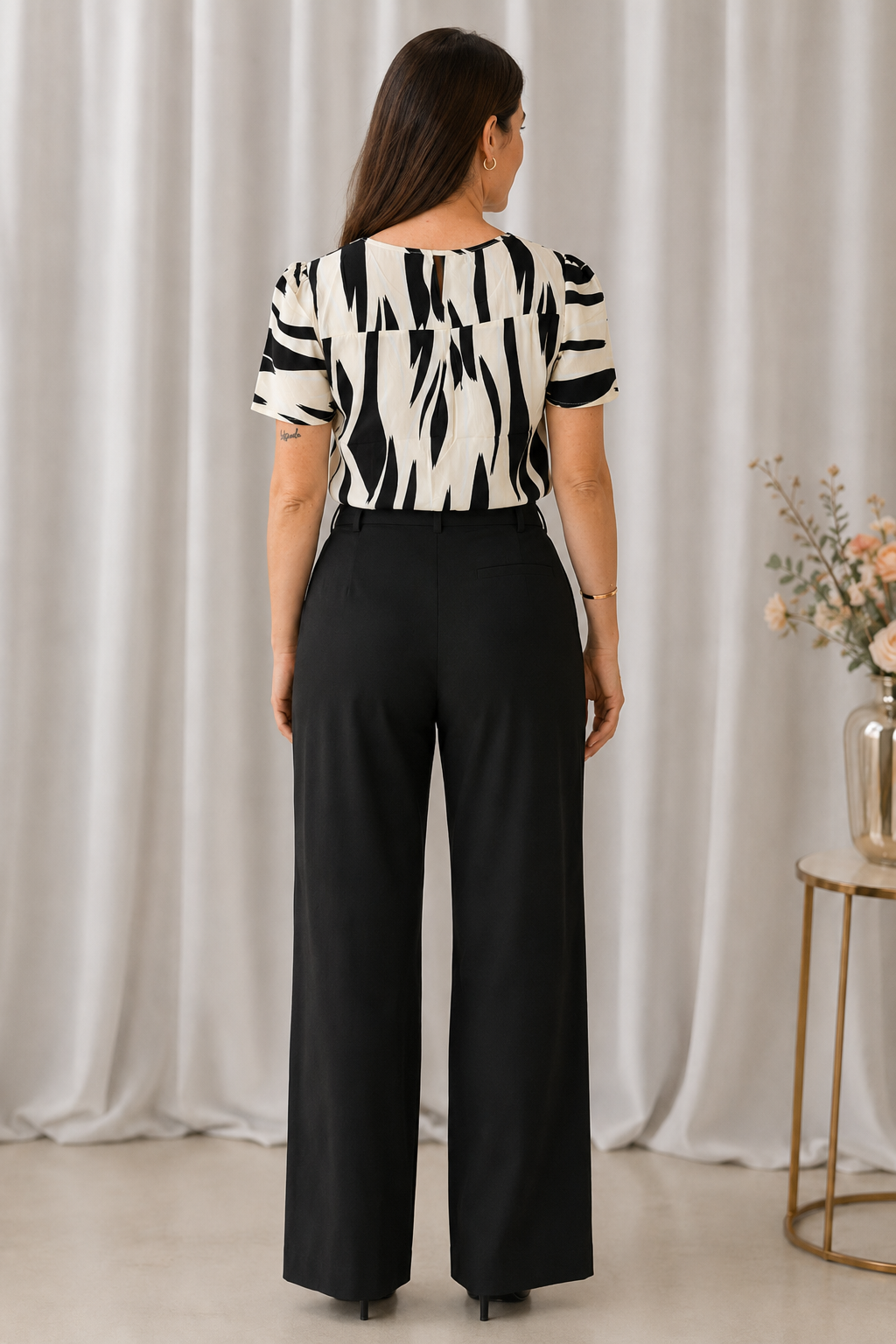 Blusa Crepe Classic que Não Amassa Ivana Preta - foto 8