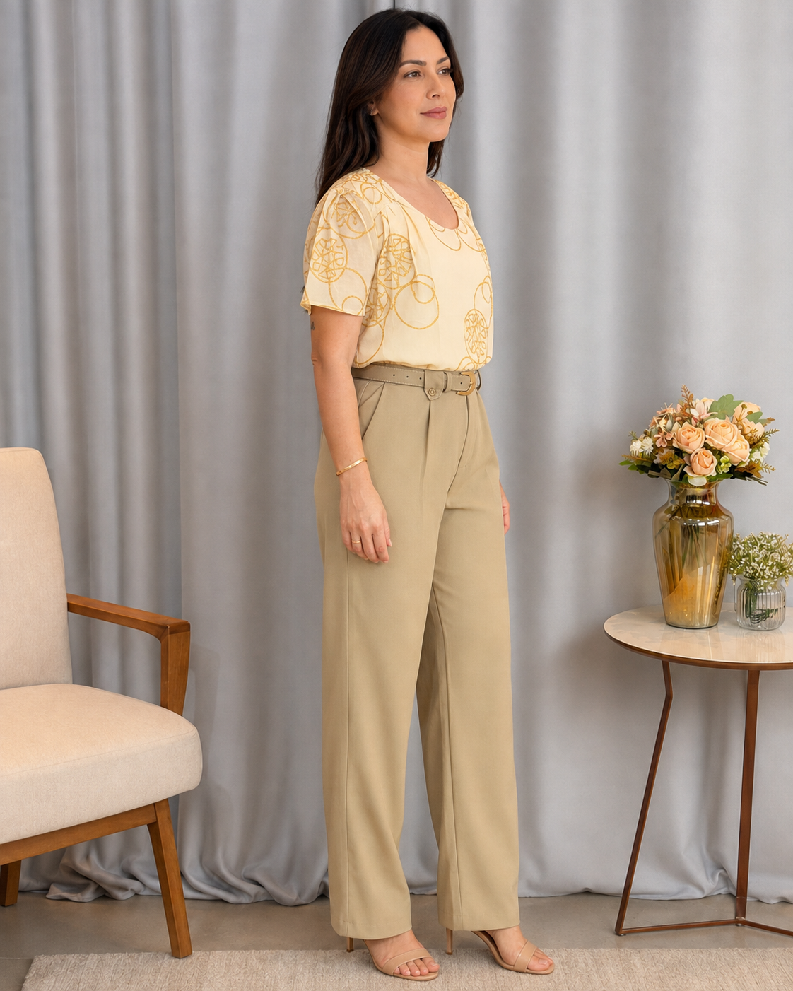 Blusa em Laise com Pregas no Colo Dália Bege