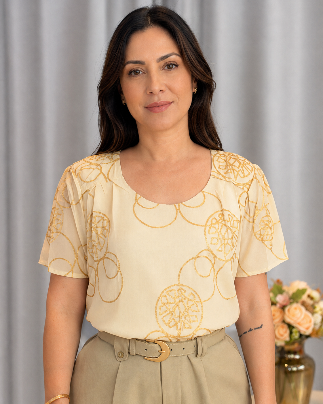 Blusa em Laise com Pregas no Colo Dália Bege