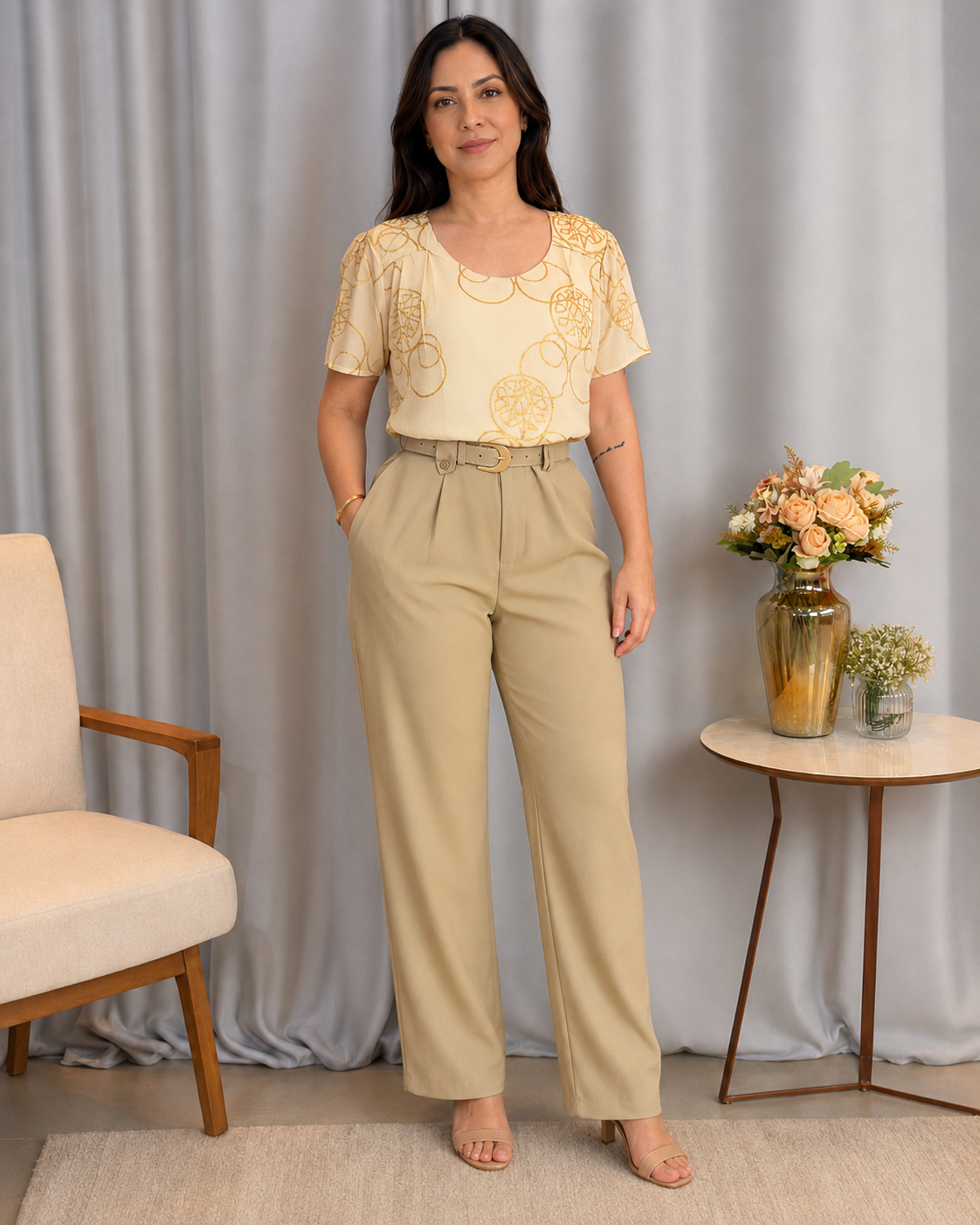 Blusa em Laise com Pregas no Colo Dália Bege
