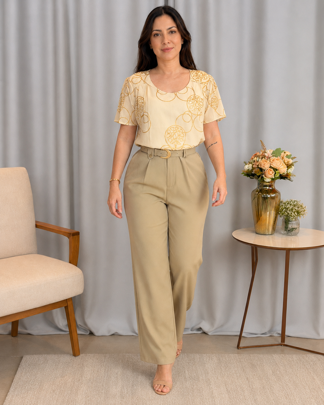 Blusa em Laise com Pregas no Colo Dália Bege