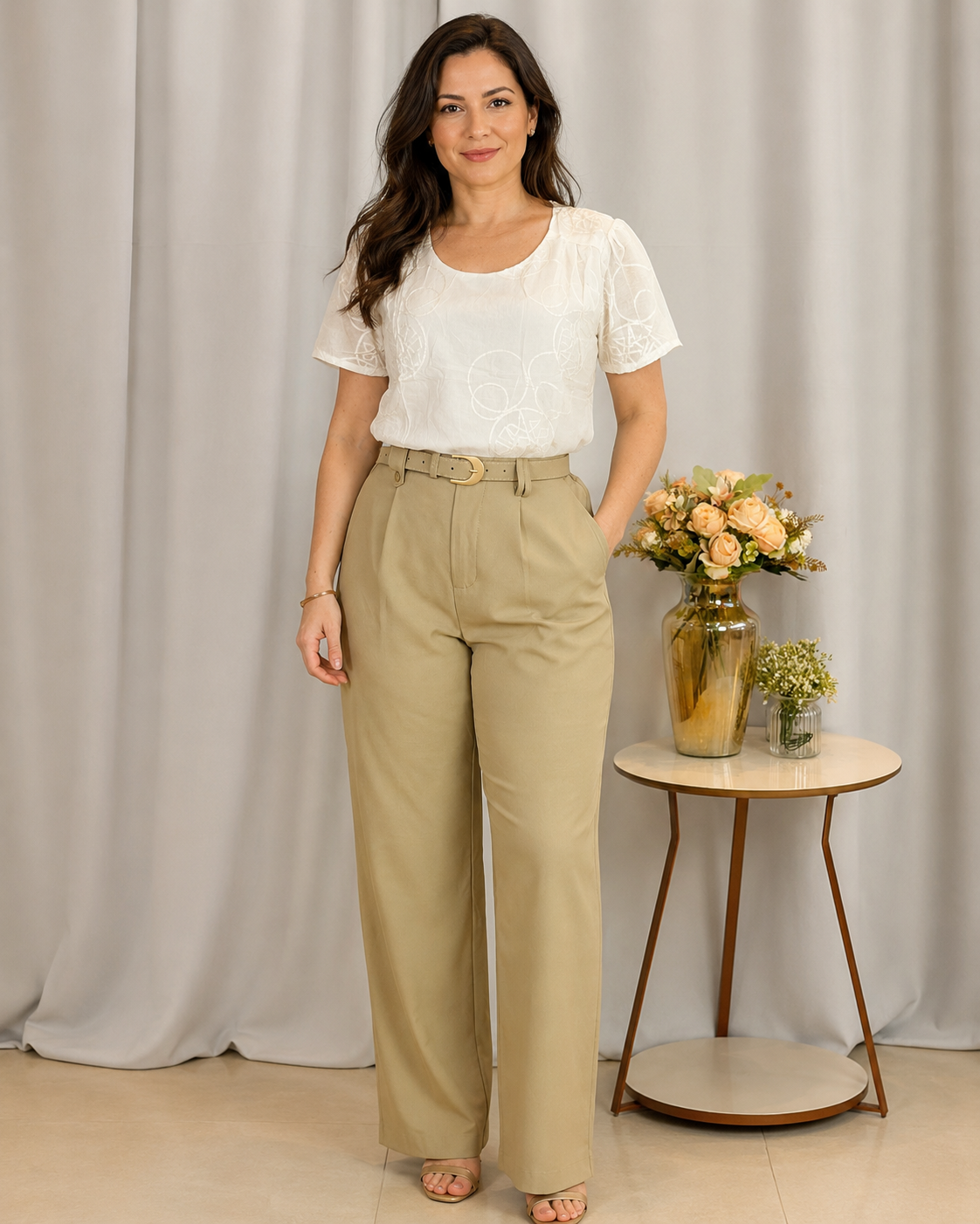 Blusa em Laise com Pregas no Colo Dália Branca